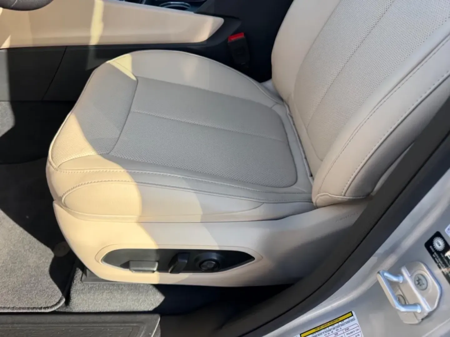 2025 /Wicker Beige/Black Leather Jeep Grand Cherokee Limited (1C4RJHBG8SC) with an 3.6L V6 24V VVT UPG I engine, located at 970 Woodlawn Dr., Farmington, MO, 63640, (573) 431-7800, 37.825642, -90.468674 - Ready for your next adventure? Imagine cruising through the scenic countryside, tackling rugged trails, or heading out on family road trips in the luxurious 2025 Jeep Grand Cherokee Limited. This SUV is designed for those who crave both comfort and capability, making it the perfect choice for active - Photo#21