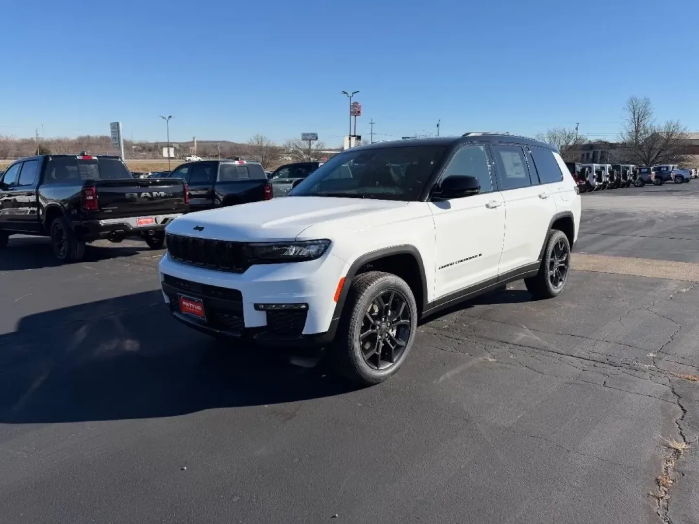 2025 /Global Black Leather Jeep Grand Cherokee Limited (1C4RJKBG1S8) with an 3.6L V6 24V VVT UPG I engine, located at 970 Woodlawn Dr., Farmington, MO, 63640, (573) 431-7800, 37.825642, -90.468674 - Discover your next adventure with the 2025 Jeep Grand Cherokee Limited, available exclusively at Pettus CDJR Farmington. Located at 970 Woodlawn Drive in Farmington, MO, our OEM dealership specializes in providing quality used vehicles that fit every lifestyle. Whether you're a growing family in nee - Photo#7