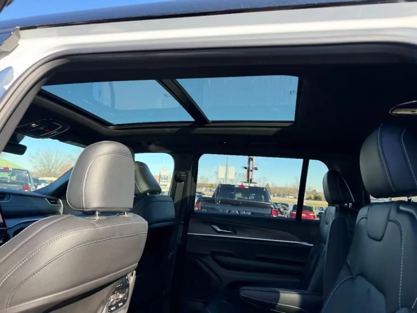 2025 /Global Black Leather Jeep Grand Cherokee Limited (1C4RJKBG1S8) with an 3.6L V6 24V VVT UPG I engine, located at 970 Woodlawn Dr., Farmington, MO, 63640, (573) 431-7800, 37.825642, -90.468674 - Discover your next adventure with the 2025 Jeep Grand Cherokee Limited, available exclusively at Pettus CDJR Farmington. Located at 970 Woodlawn Drive in Farmington, MO, our OEM dealership specializes in providing quality used vehicles that fit every lifestyle. Whether you're a growing family in nee - Photo#11