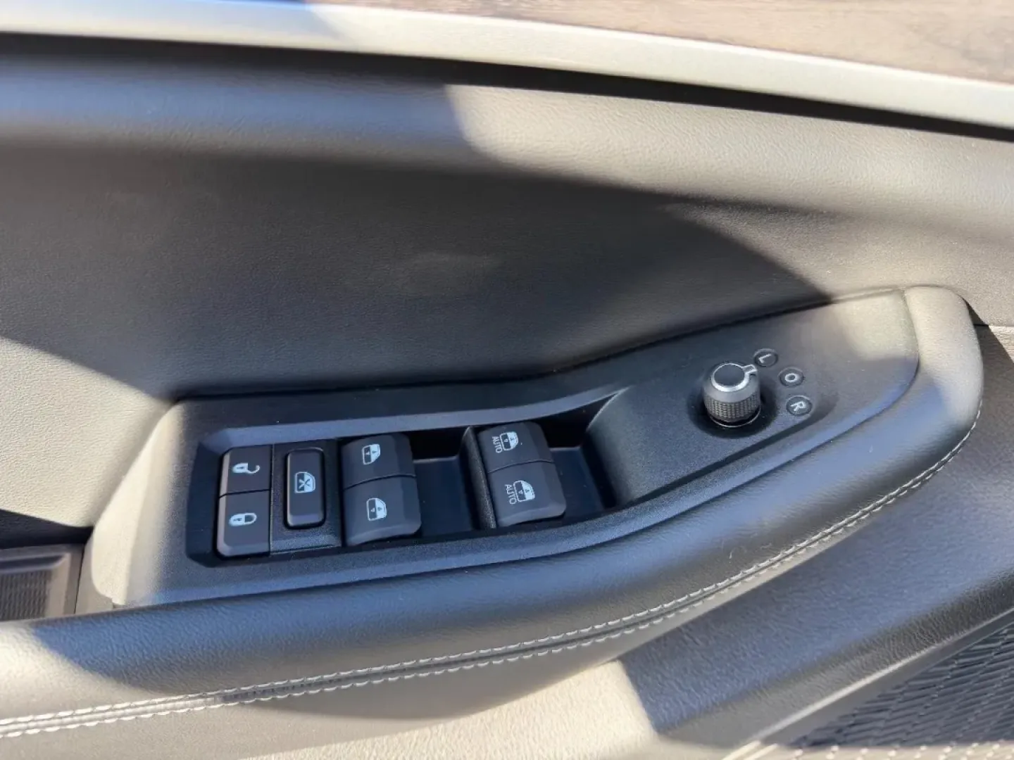 2025 /Global Black Leather Jeep Grand Cherokee Limited (1C4RJKBG1S8) with an 3.6L V6 24V VVT UPG I engine, located at 970 Woodlawn Dr., Farmington, MO, 63640, (573) 431-7800, 37.825642, -90.468674 - Discover your next adventure with the 2025 Jeep Grand Cherokee Limited, available exclusively at Pettus CDJR Farmington. Located at 970 Woodlawn Drive in Farmington, MO, our OEM dealership specializes in providing quality used vehicles that fit every lifestyle. Whether you're a growing family in nee - Photo#21