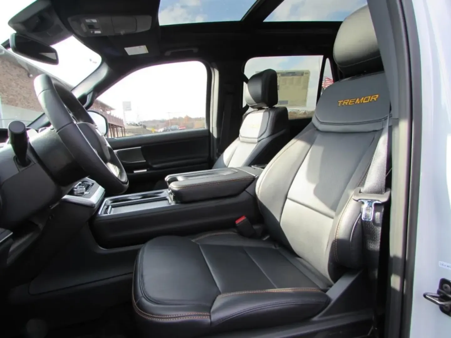 2025 /Black Onyx Electric Spice Ford Expedition Tremor (1FMJU1RG5SE) with an 3.5L V6 EcoBoost High Output engine, Automatic transmission, located at 12836 Highway 21, De Soto, MO, 63020, (636) 337-7777, 38.151867, -90.575615 - **Embrace Adventure with the 2025 Ford Expedition Tremor at Pettus Ford De Soto!**<br /> <br /> Are you ready to take your family road trips to the next level? The 2025 Ford Expedition Tremor isn't just an SUV; it's your gateway to unforgettable adventures. Whether you're exploring the scenic routes - Photo#11