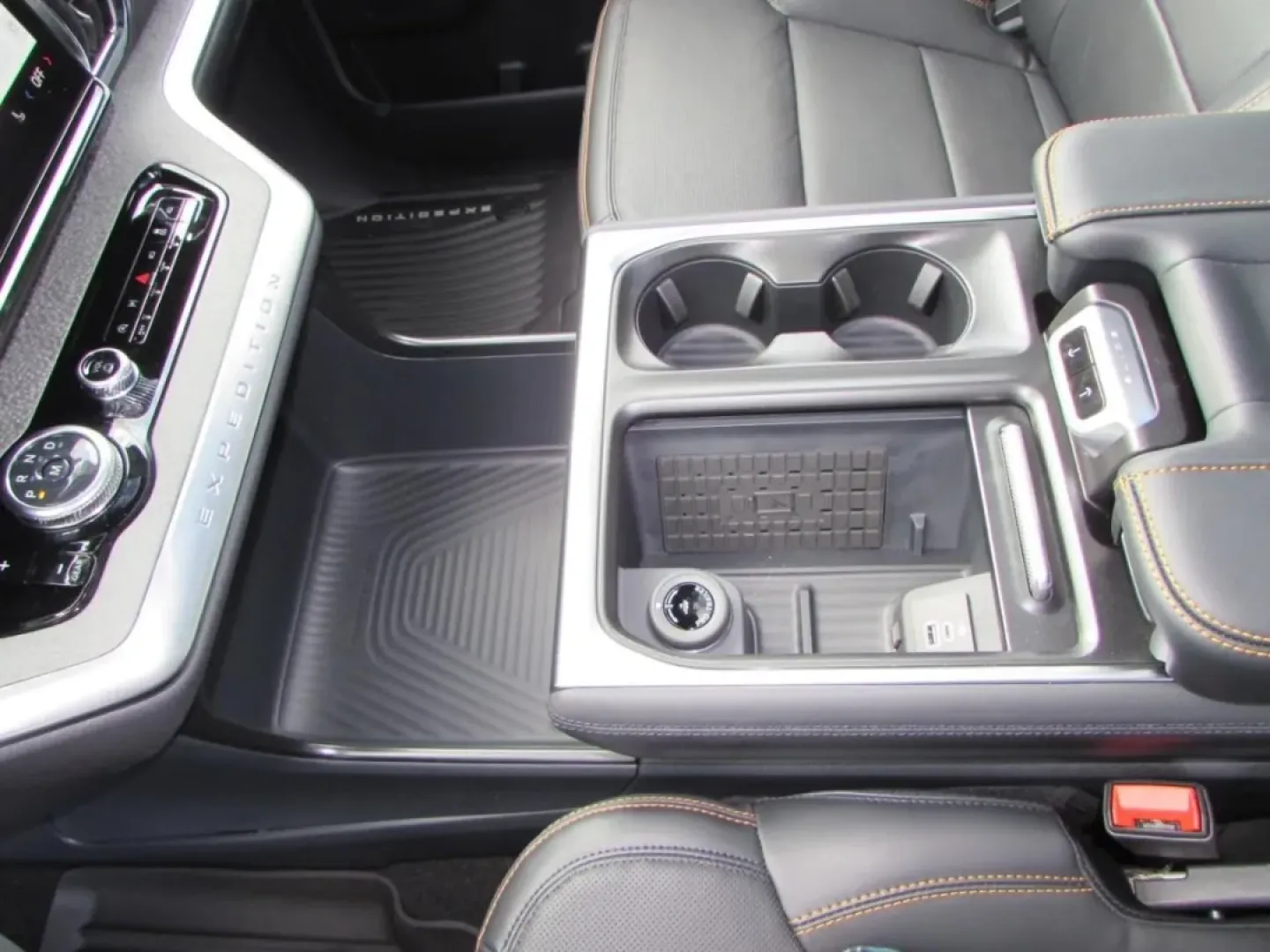 2025 /Black Onyx Electric Spice Ford Expedition Tremor (1FMJU1RG5SE) with an 3.5L V6 EcoBoost High Output engine, Automatic transmission, located at 12836 Highway 21, De Soto, MO, 63020, (636) 337-7777, 38.151867, -90.575615 - **Embrace Adventure with the 2025 Ford Expedition Tremor at Pettus Ford De Soto!**<br /> <br /> Are you ready to take your family road trips to the next level? The 2025 Ford Expedition Tremor isn't just an SUV; it's your gateway to unforgettable adventures. Whether you're exploring the scenic routes - Photo#18