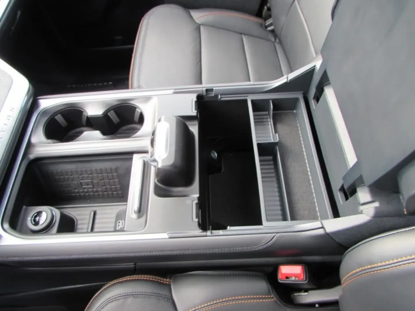 2025 /Black Onyx Electric Spice Ford Expedition Tremor (1FMJU1RG5SE) with an 3.5L V6 EcoBoost High Output engine, Automatic transmission, located at 12836 Highway 21, De Soto, MO, 63020, (636) 337-7777, 38.151867, -90.575615 - **Embrace Adventure with the 2025 Ford Expedition Tremor at Pettus Ford De Soto!**<br /> <br /> Are you ready to take your family road trips to the next level? The 2025 Ford Expedition Tremor isn't just an SUV; it's your gateway to unforgettable adventures. Whether you're exploring the scenic routes - Photo#19