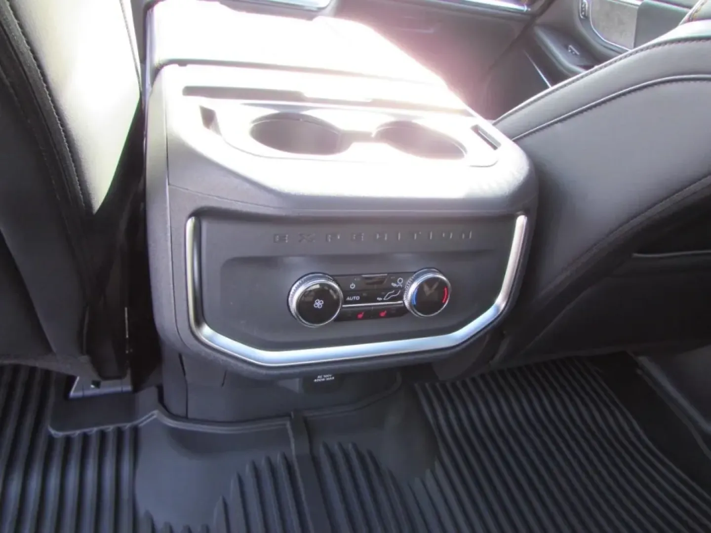 2025 /Black Onyx Electric Spice Ford Expedition Tremor (1FMJU1RG5SE) with an 3.5L V6 EcoBoost High Output engine, Automatic transmission, located at 12836 Highway 21, De Soto, MO, 63020, (636) 337-7777, 38.151867, -90.575615 - **Embrace Adventure with the 2025 Ford Expedition Tremor at Pettus Ford De Soto!**<br /> <br /> Are you ready to take your family road trips to the next level? The 2025 Ford Expedition Tremor isn't just an SUV; it's your gateway to unforgettable adventures. Whether you're exploring the scenic routes - Photo#24