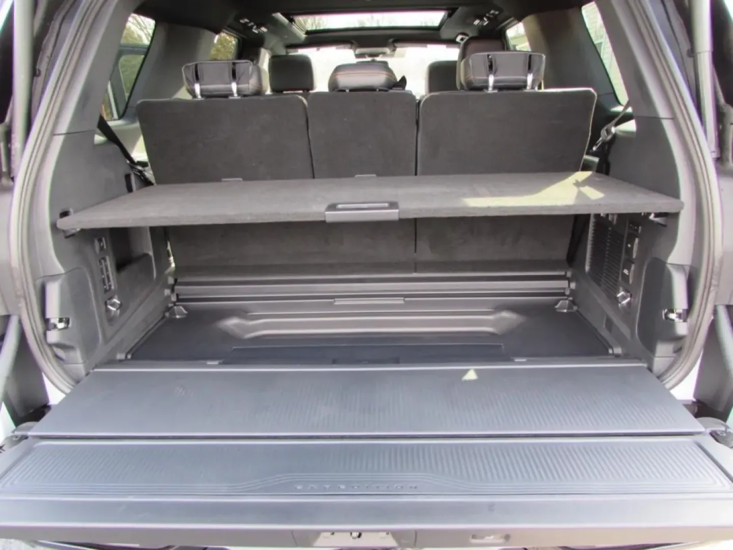 2025 /Black Onyx Electric Spice Ford Expedition Tremor (1FMJU1RG5SE) with an 3.5L V6 EcoBoost High Output engine, Automatic transmission, located at 12836 Highway 21, De Soto, MO, 63020, (636) 337-7777, 38.151867, -90.575615 - **Embrace Adventure with the 2025 Ford Expedition Tremor at Pettus Ford De Soto!**<br /> <br /> Are you ready to take your family road trips to the next level? The 2025 Ford Expedition Tremor isn't just an SUV; it's your gateway to unforgettable adventures. Whether you're exploring the scenic routes - Photo#32