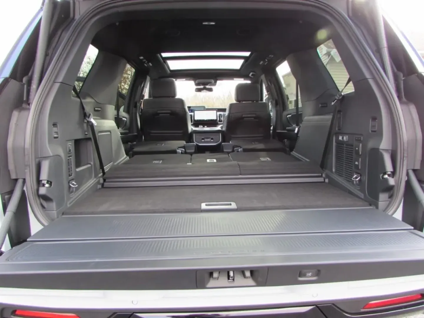 2025 /Black Onyx Electric Spice Ford Expedition Tremor (1FMJU1RG5SE) with an 3.5L V6 EcoBoost High Output engine, Automatic transmission, located at 12836 Highway 21, De Soto, MO, 63020, (636) 337-7777, 38.151867, -90.575615 - **Embrace Adventure with the 2025 Ford Expedition Tremor at Pettus Ford De Soto!**<br /> <br /> Are you ready to take your family road trips to the next level? The 2025 Ford Expedition Tremor isn't just an SUV; it's your gateway to unforgettable adventures. Whether you're exploring the scenic routes - Photo#33