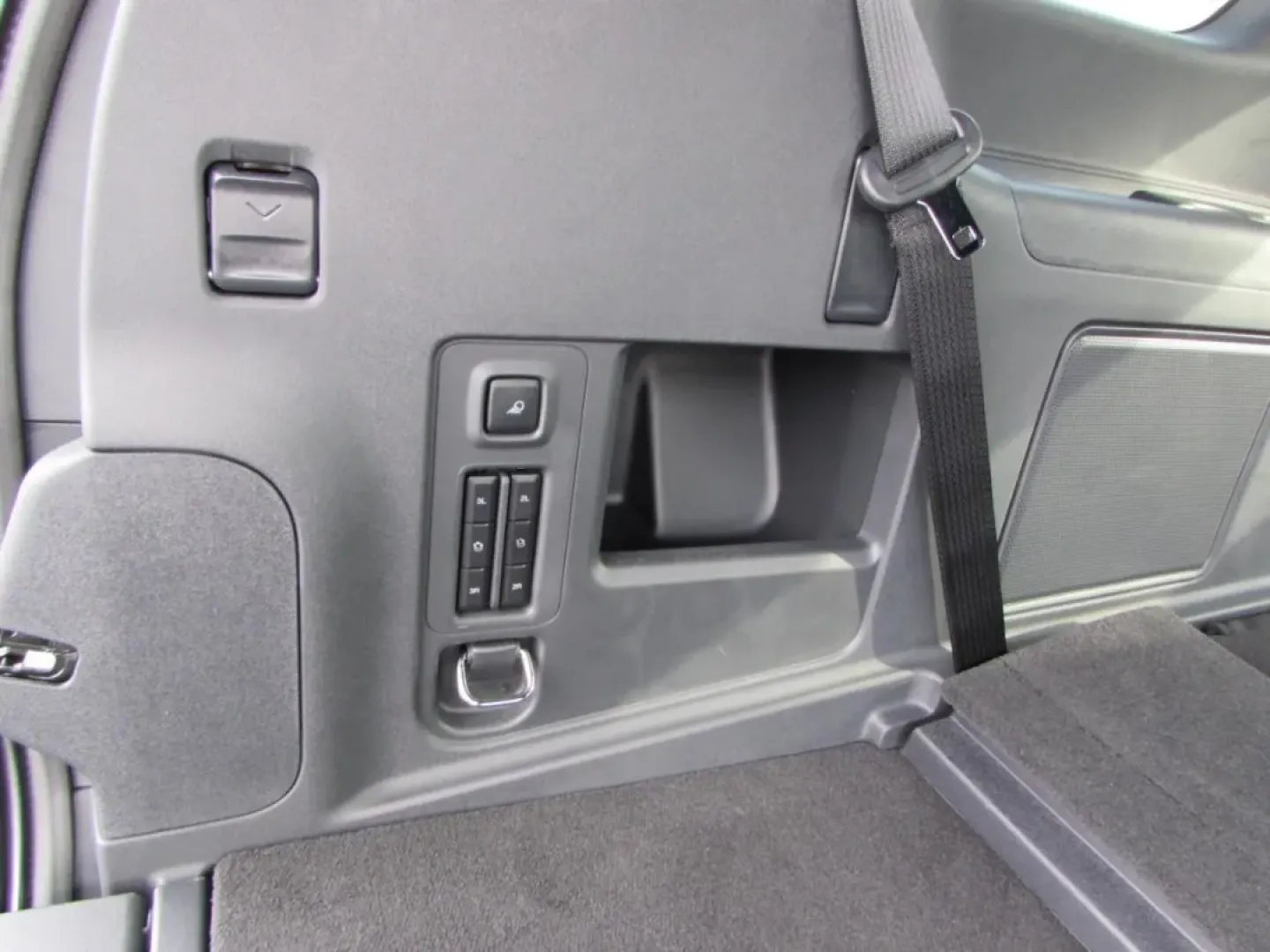 2025 /Black Onyx Electric Spice Ford Expedition Tremor (1FMJU1RG5SE) with an 3.5L V6 EcoBoost High Output engine, Automatic transmission, located at 12836 Highway 21, De Soto, MO, 63020, (636) 337-7777, 38.151867, -90.575615 - **Embrace Adventure with the 2025 Ford Expedition Tremor at Pettus Ford De Soto!**<br /> <br /> Are you ready to take your family road trips to the next level? The 2025 Ford Expedition Tremor isn't just an SUV; it's your gateway to unforgettable adventures. Whether you're exploring the scenic routes - Photo#34