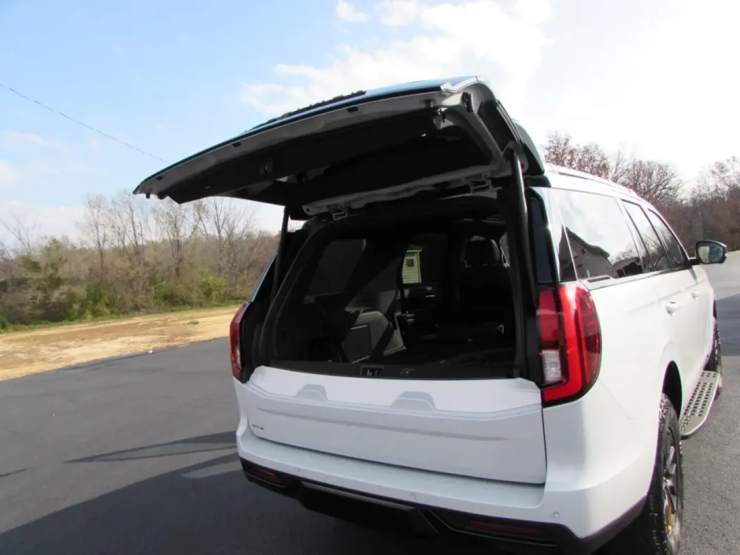 2025 /Black Onyx Electric Spice Ford Expedition Tremor (1FMJU1RG5SE) with an 3.5L V6 EcoBoost High Output engine, Automatic transmission, located at 12836 Highway 21, De Soto, MO, 63020, (636) 337-7777, 38.151867, -90.575615 - **Embrace Adventure with the 2025 Ford Expedition Tremor at Pettus Ford De Soto!**<br /> <br /> Are you ready to take your family road trips to the next level? The 2025 Ford Expedition Tremor isn't just an SUV; it's your gateway to unforgettable adventures. Whether you're exploring the scenic routes - Photo#35