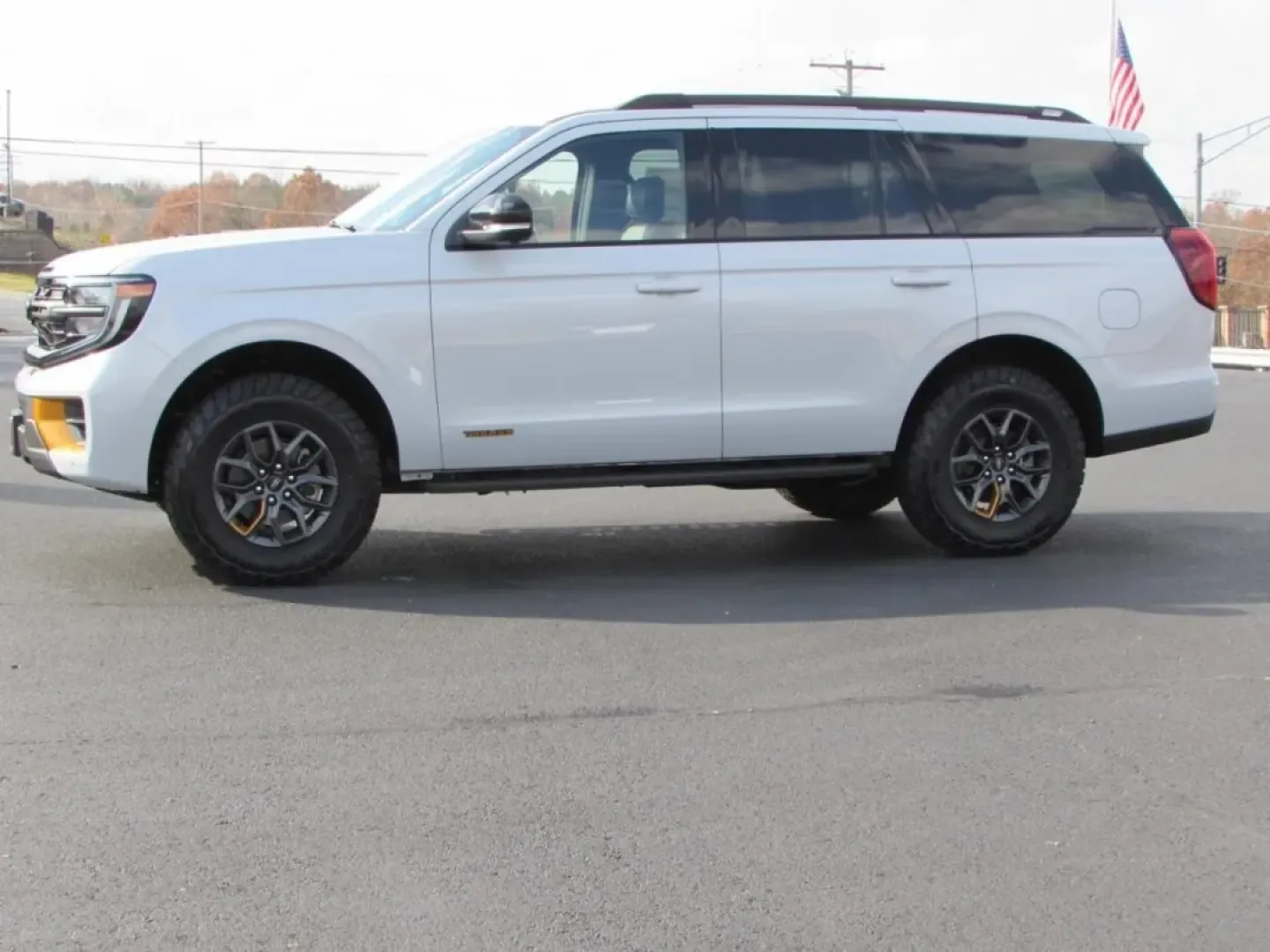 2025 /Black Onyx Electric Spice Ford Expedition Tremor (1FMJU1RG5SE) with an 3.5L V6 EcoBoost High Output engine, Automatic transmission, located at 12836 Highway 21, De Soto, MO, 63020, (636) 337-7777, 38.151867, -90.575615 - **Embrace Adventure with the 2025 Ford Expedition Tremor at Pettus Ford De Soto!**<br /> <br /> Are you ready to take your family road trips to the next level? The 2025 Ford Expedition Tremor isn't just an SUV; it's your gateway to unforgettable adventures. Whether you're exploring the scenic routes - Photo#3