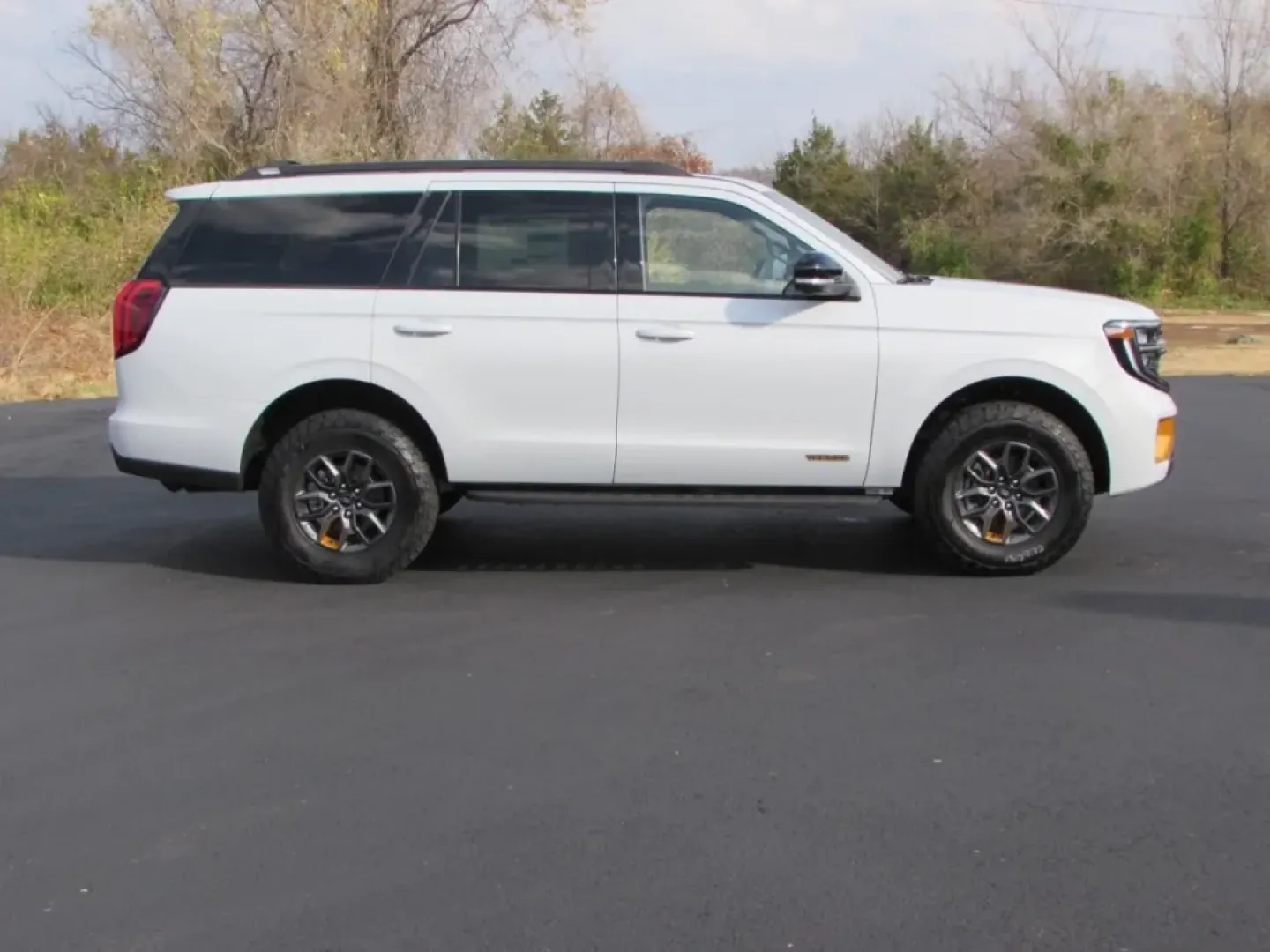 2025 /Black Onyx Electric Spice Ford Expedition Tremor (1FMJU1RG5SE) with an 3.5L V6 EcoBoost High Output engine, Automatic transmission, located at 12836 Highway 21, De Soto, MO, 63020, (636) 337-7777, 38.151867, -90.575615 - **Embrace Adventure with the 2025 Ford Expedition Tremor at Pettus Ford De Soto!**<br /> <br /> Are you ready to take your family road trips to the next level? The 2025 Ford Expedition Tremor isn't just an SUV; it's your gateway to unforgettable adventures. Whether you're exploring the scenic routes - Photo#7