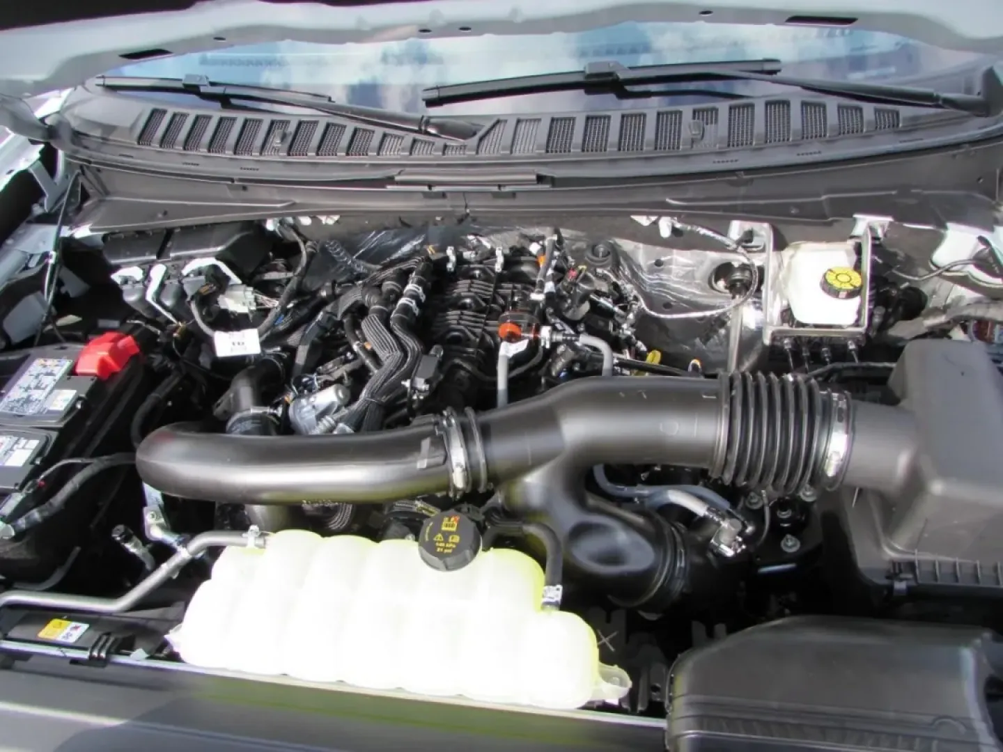 2025 /Black Onyx Electric Spice Ford Expedition Tremor (1FMJU1RG5SE) with an 3.5L V6 EcoBoost High Output engine, Automatic transmission, located at 12836 Highway 21, De Soto, MO, 63020, (636) 337-7777, 38.151867, -90.575615 - **Embrace Adventure with the 2025 Ford Expedition Tremor at Pettus Ford De Soto!**<br /> <br /> Are you ready to take your family road trips to the next level? The 2025 Ford Expedition Tremor isn't just an SUV; it's your gateway to unforgettable adventures. Whether you're exploring the scenic routes - Photo#8