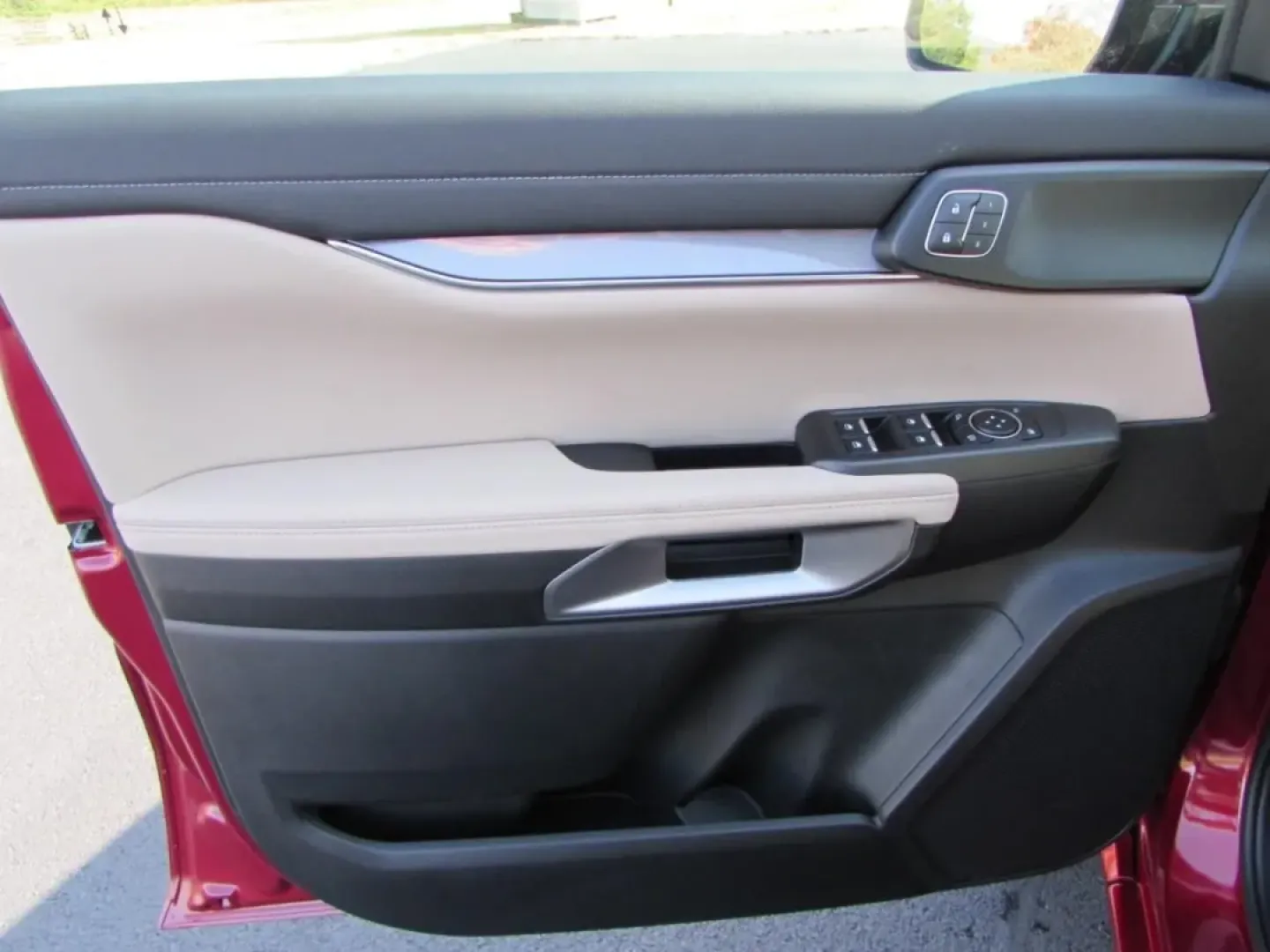 2025 /Sandstone Ford Ranger LARIAT (1FTER4KPXSL) with an 2.7L V6 engine, Automatic transmission, located at 12836 Highway 21, De Soto, MO, 63020, (636) 337-7777, 38.151867, -90.575615 - **Unleash Adventure with the 2025 Ford Ranger LARIAT Your Gateway to Thrilling Journeys!**<br /> <br /> Are you ready to elevate your lifestyle and embark on unforgettable adventures? The 2025 Ford Ranger LARIAT, now available at Pettus Ford De Soto, is the perfect companion for weekend getaways, d - Photo#15