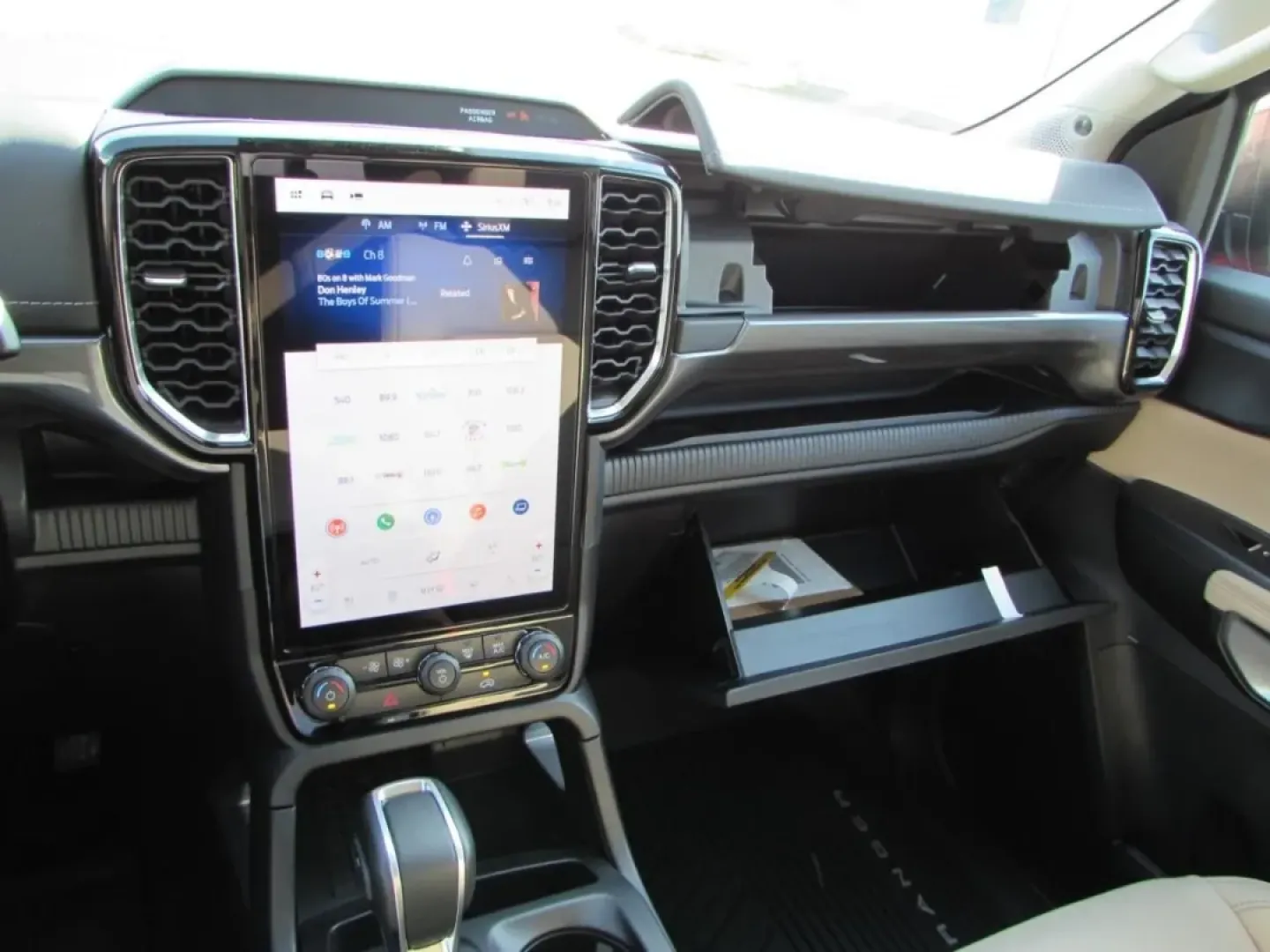 2025 /Sandstone Ford Ranger LARIAT (1FTER4KPXSL) with an 2.7L V6 engine, Automatic transmission, located at 12836 Highway 21, De Soto, MO, 63020, (636) 337-7777, 38.151867, -90.575615 - **Unleash Adventure with the 2025 Ford Ranger LARIAT Your Gateway to Thrilling Journeys!**<br /> <br /> Are you ready to elevate your lifestyle and embark on unforgettable adventures? The 2025 Ford Ranger LARIAT, now available at Pettus Ford De Soto, is the perfect companion for weekend getaways, d - Photo#23