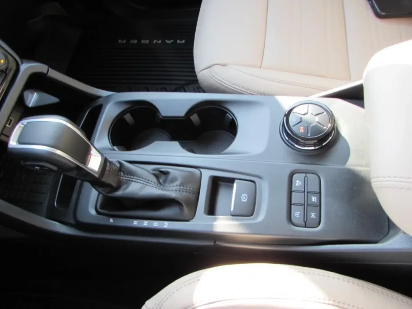 2025 /Sandstone Ford Ranger LARIAT (1FTER4KPXSL) with an 2.7L V6 engine, Automatic transmission, located at 12836 Highway 21, De Soto, MO, 63020, (636) 337-7777, 38.151867, -90.575615 - **Unleash Adventure with the 2025 Ford Ranger LARIAT Your Gateway to Thrilling Journeys!**<br /> <br /> Are you ready to elevate your lifestyle and embark on unforgettable adventures? The 2025 Ford Ranger LARIAT, now available at Pettus Ford De Soto, is the perfect companion for weekend getaways, d - Photo#26