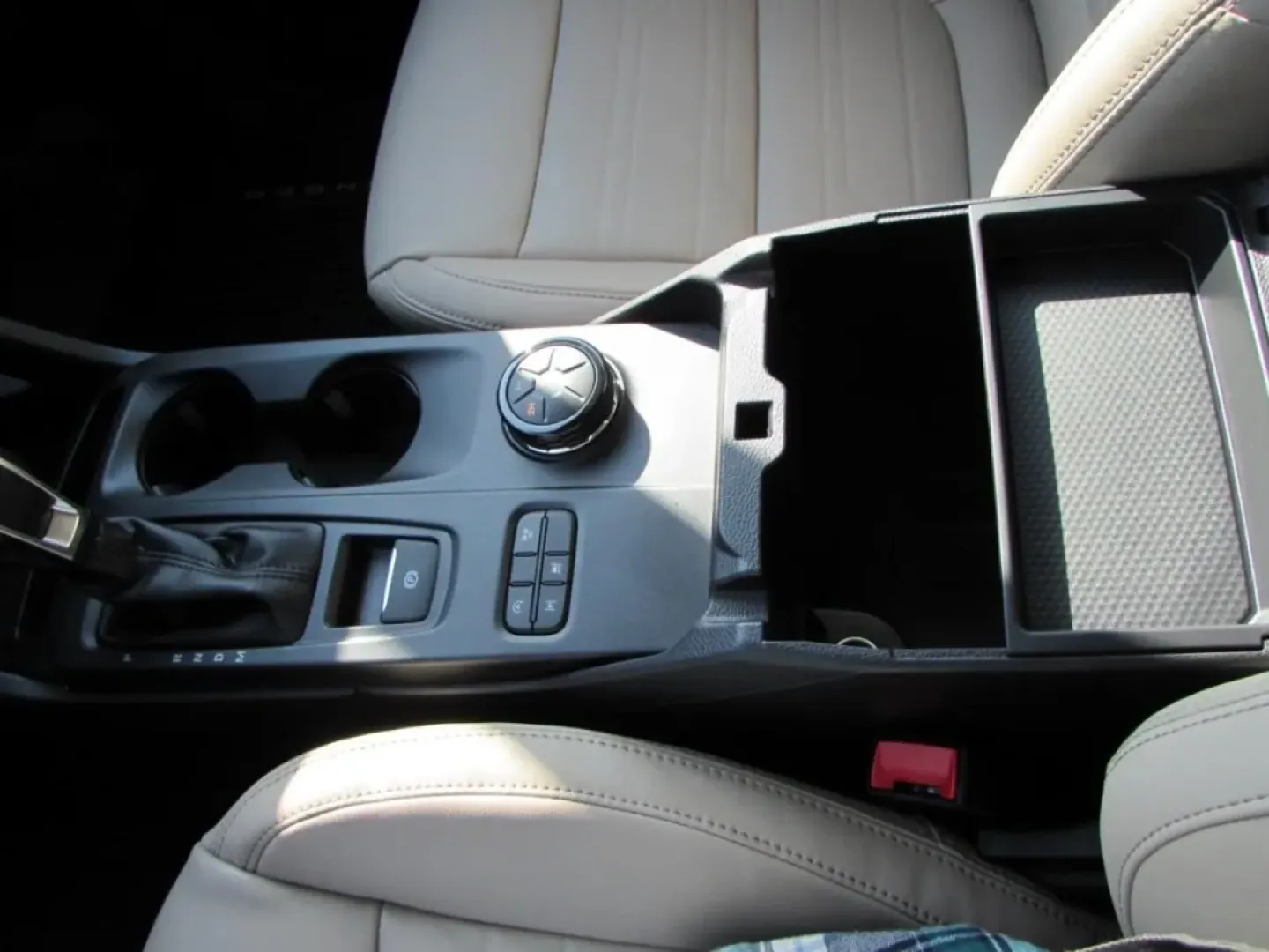 2025 /Sandstone Ford Ranger LARIAT (1FTER4KPXSL) with an 2.7L V6 engine, Automatic transmission, located at 12836 Highway 21, De Soto, MO, 63020, (636) 337-7777, 38.151867, -90.575615 - **Unleash Adventure with the 2025 Ford Ranger LARIAT Your Gateway to Thrilling Journeys!**<br /> <br /> Are you ready to elevate your lifestyle and embark on unforgettable adventures? The 2025 Ford Ranger LARIAT, now available at Pettus Ford De Soto, is the perfect companion for weekend getaways, d - Photo#27