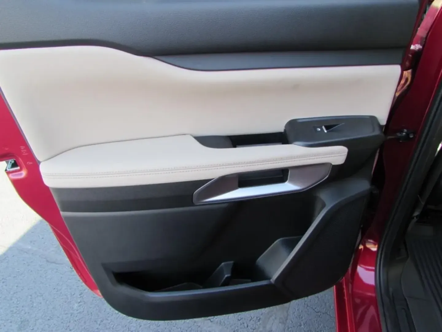 2025 /Sandstone Ford Ranger LARIAT (1FTER4KPXSL) with an 2.7L V6 engine, Automatic transmission, located at 12836 Highway 21, De Soto, MO, 63020, (636) 337-7777, 38.151867, -90.575615 - **Unleash Adventure with the 2025 Ford Ranger LARIAT Your Gateway to Thrilling Journeys!**<br /> <br /> Are you ready to elevate your lifestyle and embark on unforgettable adventures? The 2025 Ford Ranger LARIAT, now available at Pettus Ford De Soto, is the perfect companion for weekend getaways, d - Photo#29