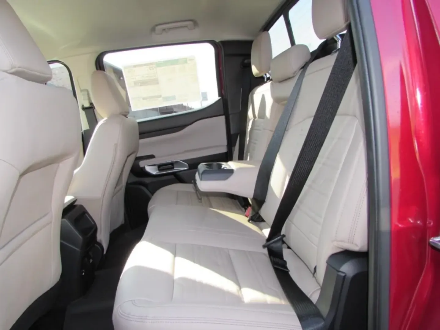 2025 /Sandstone Ford Ranger LARIAT (1FTER4KPXSL) with an 2.7L V6 engine, Automatic transmission, located at 12836 Highway 21, De Soto, MO, 63020, (636) 337-7777, 38.151867, -90.575615 - **Unleash Adventure with the 2025 Ford Ranger LARIAT Your Gateway to Thrilling Journeys!**<br /> <br /> Are you ready to elevate your lifestyle and embark on unforgettable adventures? The 2025 Ford Ranger LARIAT, now available at Pettus Ford De Soto, is the perfect companion for weekend getaways, d - Photo#30