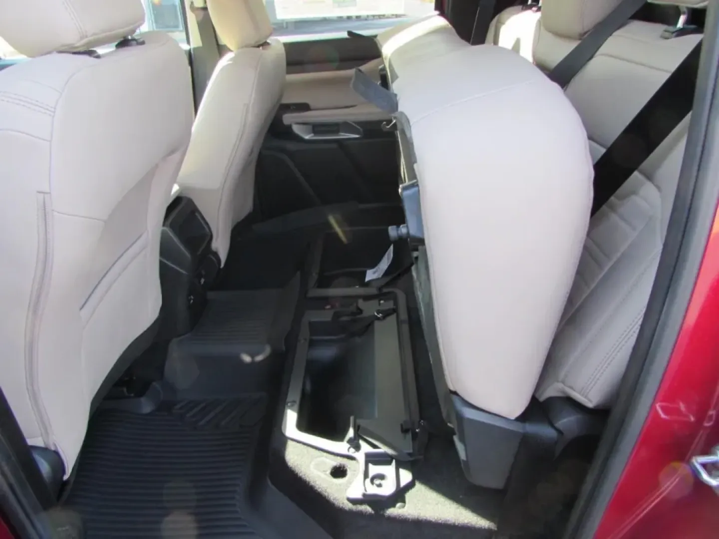 2025 /Sandstone Ford Ranger LARIAT (1FTER4KPXSL) with an 2.7L V6 engine, Automatic transmission, located at 12836 Highway 21, De Soto, MO, 63020, (636) 337-7777, 38.151867, -90.575615 - **Unleash Adventure with the 2025 Ford Ranger LARIAT Your Gateway to Thrilling Journeys!**<br /> <br /> Are you ready to elevate your lifestyle and embark on unforgettable adventures? The 2025 Ford Ranger LARIAT, now available at Pettus Ford De Soto, is the perfect companion for weekend getaways, d - Photo#32