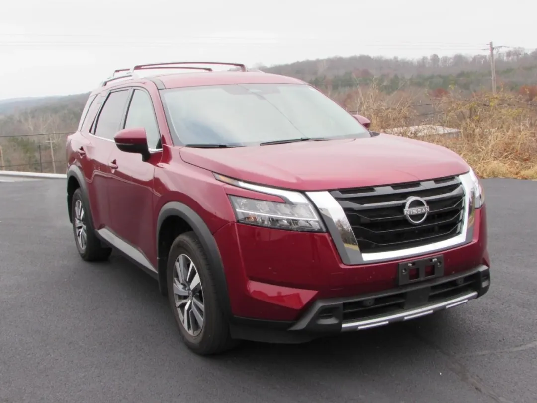 photo of 2024 Nissan Pathfinder SL