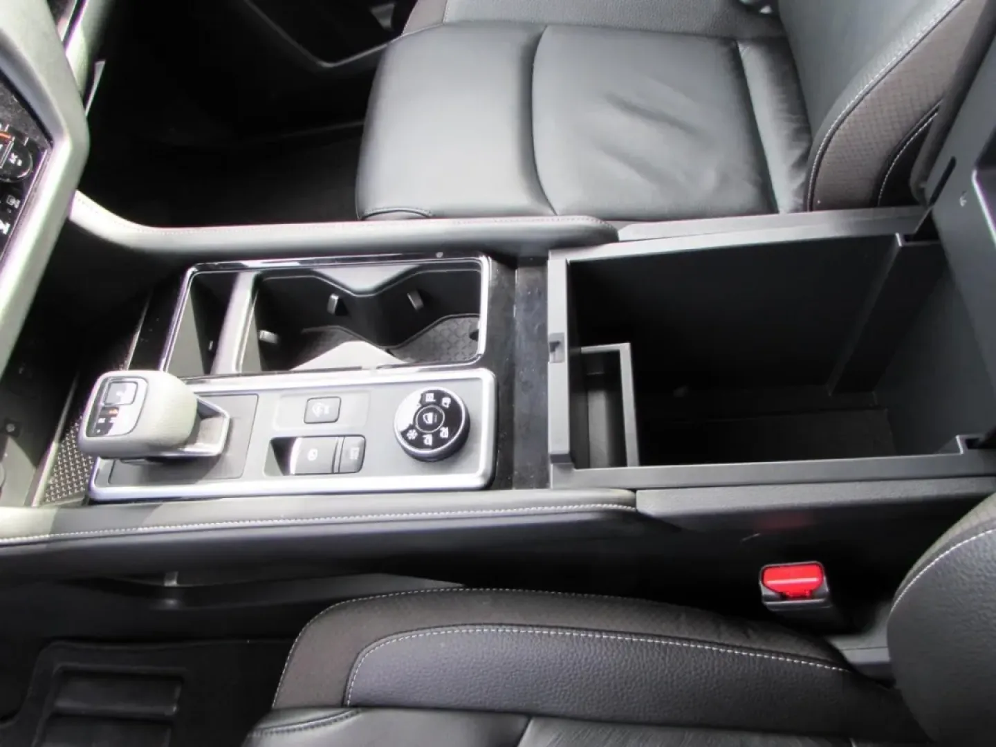 2024 /Charcoal Nissan Pathfinder SL (5N1DR3CCXRC) with an 3.5L V6 DOHC 24V engine, Automatic transmission, located at 12830 Highway 21, De Soto, MO, 63020, (636) 337-7777, 38.153099, -90.573624 - **Adventure Awaits with the 2024 Nissan Pathfinder SL! Explore De Soto, MO in Style and Comfort!**<br /> <br /> Are you ready to elevate your family adventures or weekend getaways? The 2024 Nissan Pathfinder SL is the ultimate SUV designed for those who crave exploration without compromising comfort - Photo#21