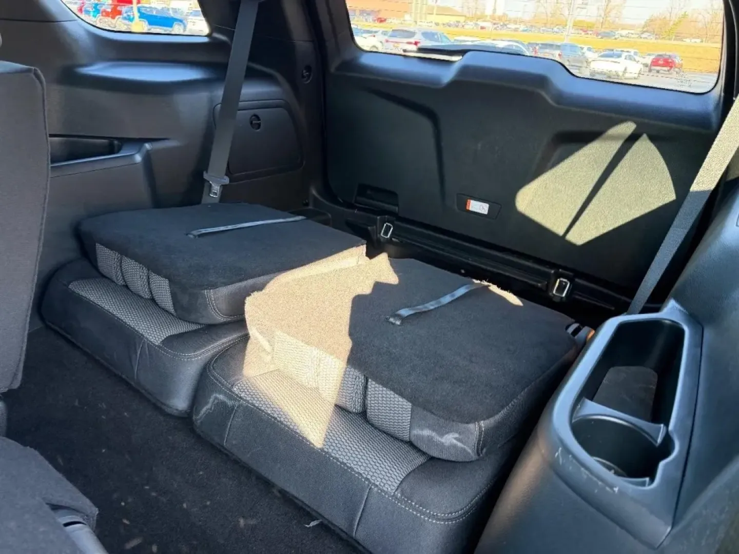 2018 /Ebony Black Cloth Ford Explorer XLT (1FM5K7D82JG) with an 3.5L V6 engine, 6A transmission, located at 970 Woodlawn Dr., Farmington, MO, 63640, (573) 431-7800, 37.825642, -90.468674 - **Unleash Your Adventurous Spirit with the 2018 Ford Explorer XLT! Perfect for Family Road Trips and Everyday Commutes!**<br /> <br /> Are you ready to elevate your family outings, weekend adventures, or daily commutes? The 2018 Ford Explorer XLT is the ideal vehicle for those who crave versatility - Photo#9