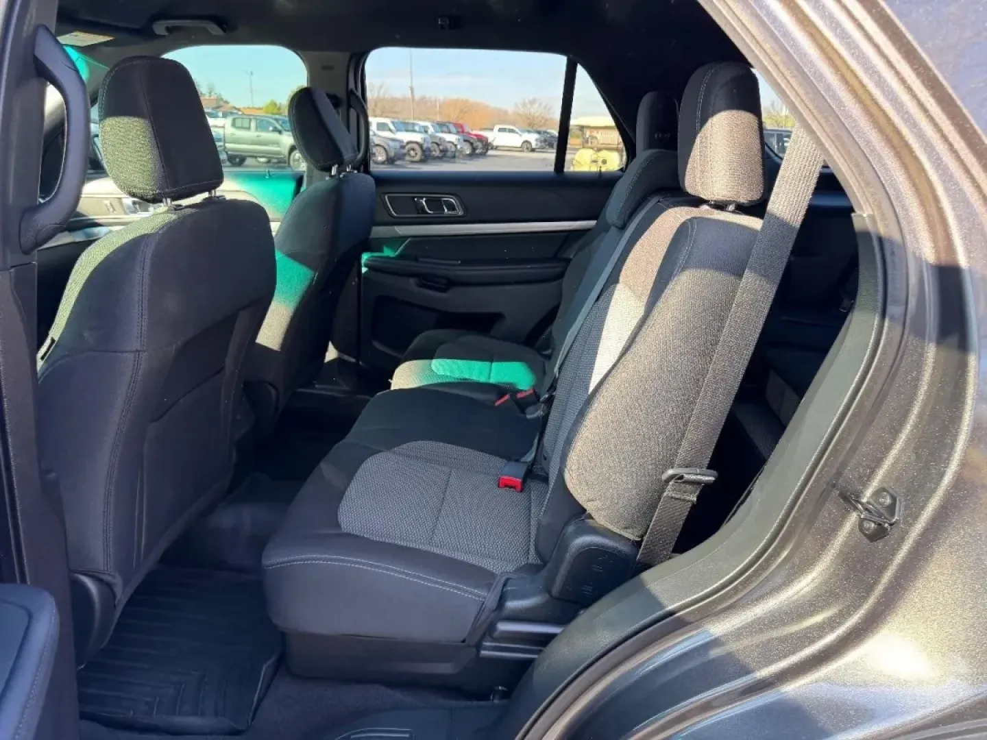 2018 /Ebony Black Cloth Ford Explorer XLT (1FM5K7D82JG) with an 3.5L V6 engine, 6A transmission, located at 970 Woodlawn Dr., Farmington, MO, 63640, (573) 431-7800, 37.825642, -90.468674 - **Unleash Your Adventurous Spirit with the 2018 Ford Explorer XLT! Perfect for Family Road Trips and Everyday Commutes!**<br /> <br /> Are you ready to elevate your family outings, weekend adventures, or daily commutes? The 2018 Ford Explorer XLT is the ideal vehicle for those who crave versatility - Photo#10