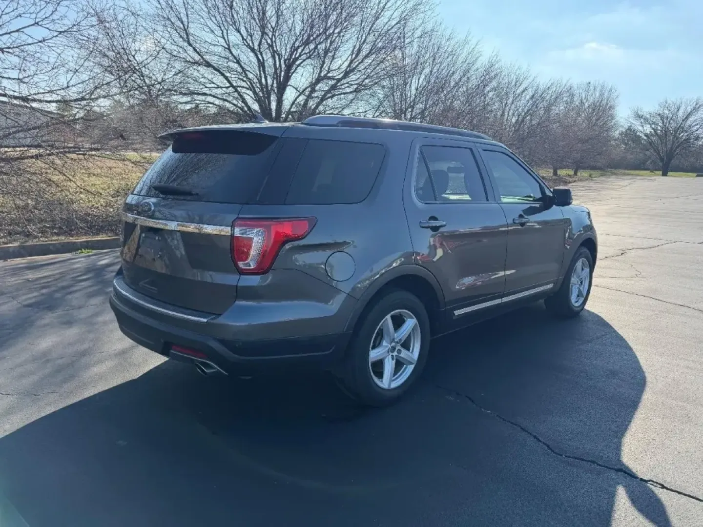 2018 /Ebony Black Cloth Ford Explorer XLT (1FM5K7D82JG) with an 3.5L V6 engine, 6A transmission, located at 970 Woodlawn Dr., Farmington, MO, 63640, (573) 431-7800, 37.825642, -90.468674 - **Unleash Your Adventurous Spirit with the 2018 Ford Explorer XLT! Perfect for Family Road Trips and Everyday Commutes!**<br /> <br /> Are you ready to elevate your family outings, weekend adventures, or daily commutes? The 2018 Ford Explorer XLT is the ideal vehicle for those who crave versatility - Photo#2