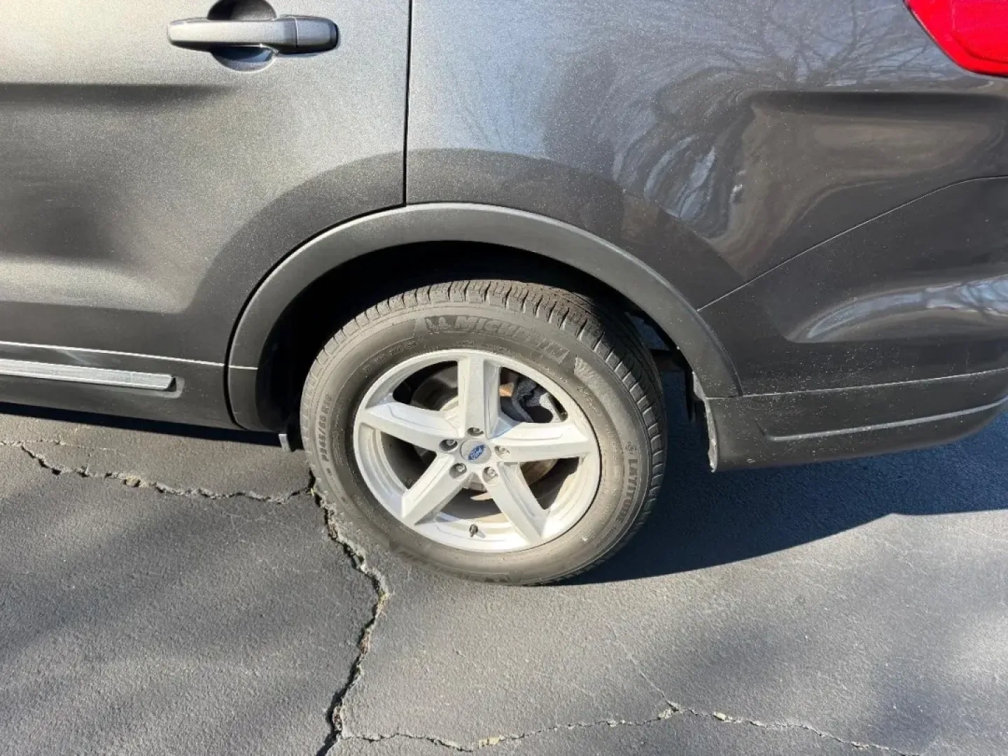 2018 /Ebony Black Cloth Ford Explorer XLT (1FM5K7D82JG) with an 3.5L V6 engine, 6A transmission, located at 970 Woodlawn Dr., Farmington, MO, 63640, (573) 431-7800, 37.825642, -90.468674 - **Unleash Your Adventurous Spirit with the 2018 Ford Explorer XLT! Perfect for Family Road Trips and Everyday Commutes!**<br /> <br /> Are you ready to elevate your family outings, weekend adventures, or daily commutes? The 2018 Ford Explorer XLT is the ideal vehicle for those who crave versatility - Photo#6