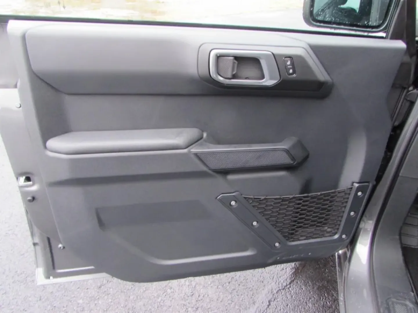 2025 /Dark Gray W/Black Onyx Ford Bronco Big Bend (1FMDE7BH9SL) with an 2.3L EcoBoost I-4 engine, located at 12836 Highway 21, De Soto, MO, 63020, (636) 337-7777, 38.151867, -90.575615 - **Adventure Awaits with the 2025 Ford Bronco Big Bend at Pettus Ford De Soto!**<br /> <br /> Are you ready to conquer the great outdoors while enjoying all the comforts of a modern SUV? The 2025 Ford Bronco Big Bend is the perfect vehicle for those who crave adventure and versatility, whether you're - Photo#11