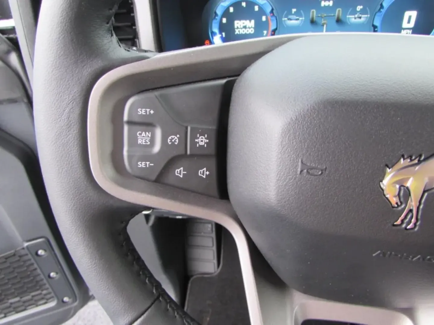 2025 /Dark Gray W/Black Onyx Ford Bronco Big Bend (1FMDE7BH9SL) with an 2.3L EcoBoost I-4 engine, located at 12836 Highway 21, De Soto, MO, 63020, (636) 337-7777, 38.151867, -90.575615 - **Adventure Awaits with the 2025 Ford Bronco Big Bend at Pettus Ford De Soto!**<br /> <br /> Are you ready to conquer the great outdoors while enjoying all the comforts of a modern SUV? The 2025 Ford Bronco Big Bend is the perfect vehicle for those who crave adventure and versatility, whether you're - Photo#15