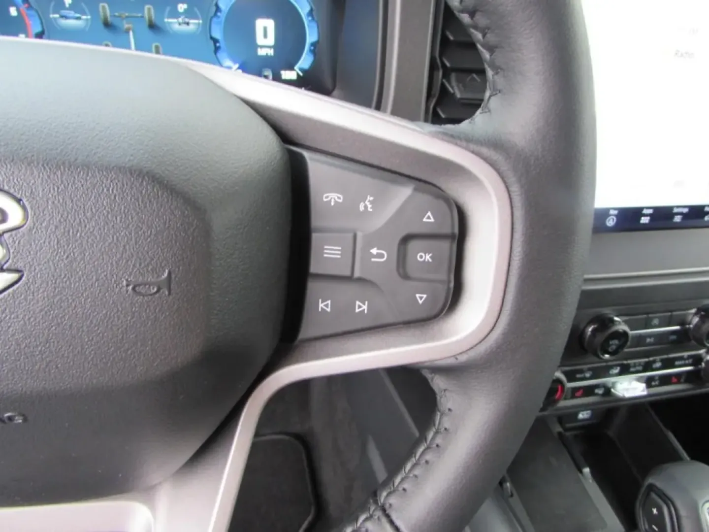 2025 /Dark Gray W/Black Onyx Ford Bronco Big Bend (1FMDE7BH9SL) with an 2.3L EcoBoost I-4 engine, located at 12836 Highway 21, De Soto, MO, 63020, (636) 337-7777, 38.151867, -90.575615 - **Adventure Awaits with the 2025 Ford Bronco Big Bend at Pettus Ford De Soto!**<br /> <br /> Are you ready to conquer the great outdoors while enjoying all the comforts of a modern SUV? The 2025 Ford Bronco Big Bend is the perfect vehicle for those who crave adventure and versatility, whether you're - Photo#16