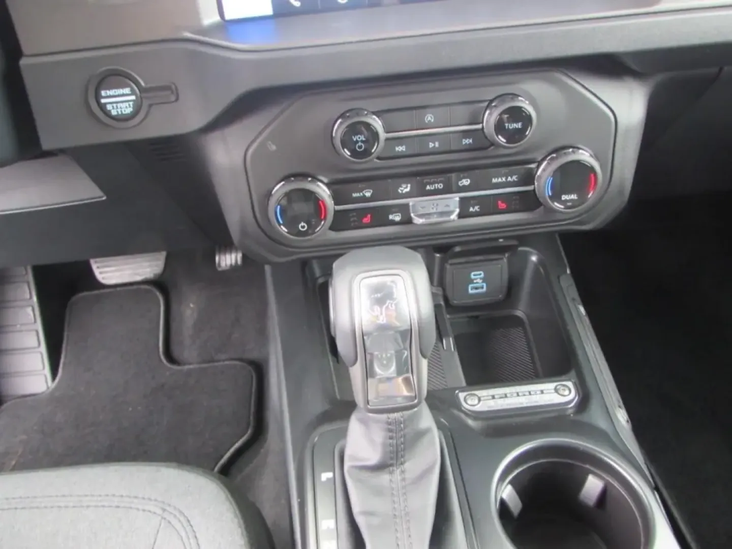 2025 /Dark Gray W/Black Onyx Ford Bronco Big Bend (1FMDE7BH9SL) with an 2.3L EcoBoost I-4 engine, located at 12836 Highway 21, De Soto, MO, 63020, (636) 337-7777, 38.151867, -90.575615 - **Adventure Awaits with the 2025 Ford Bronco Big Bend at Pettus Ford De Soto!**<br /> <br /> Are you ready to conquer the great outdoors while enjoying all the comforts of a modern SUV? The 2025 Ford Bronco Big Bend is the perfect vehicle for those who crave adventure and versatility, whether you're - Photo#20