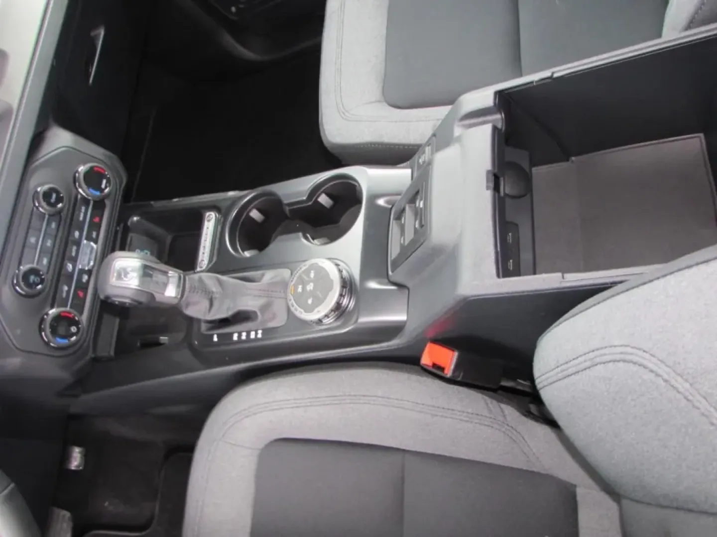 2025 /Dark Gray W/Black Onyx Ford Bronco Big Bend (1FMDE7BH9SL) with an 2.3L EcoBoost I-4 engine, located at 12836 Highway 21, De Soto, MO, 63020, (636) 337-7777, 38.151867, -90.575615 - **Adventure Awaits with the 2025 Ford Bronco Big Bend at Pettus Ford De Soto!**<br /> <br /> Are you ready to conquer the great outdoors while enjoying all the comforts of a modern SUV? The 2025 Ford Bronco Big Bend is the perfect vehicle for those who crave adventure and versatility, whether you're - Photo#21