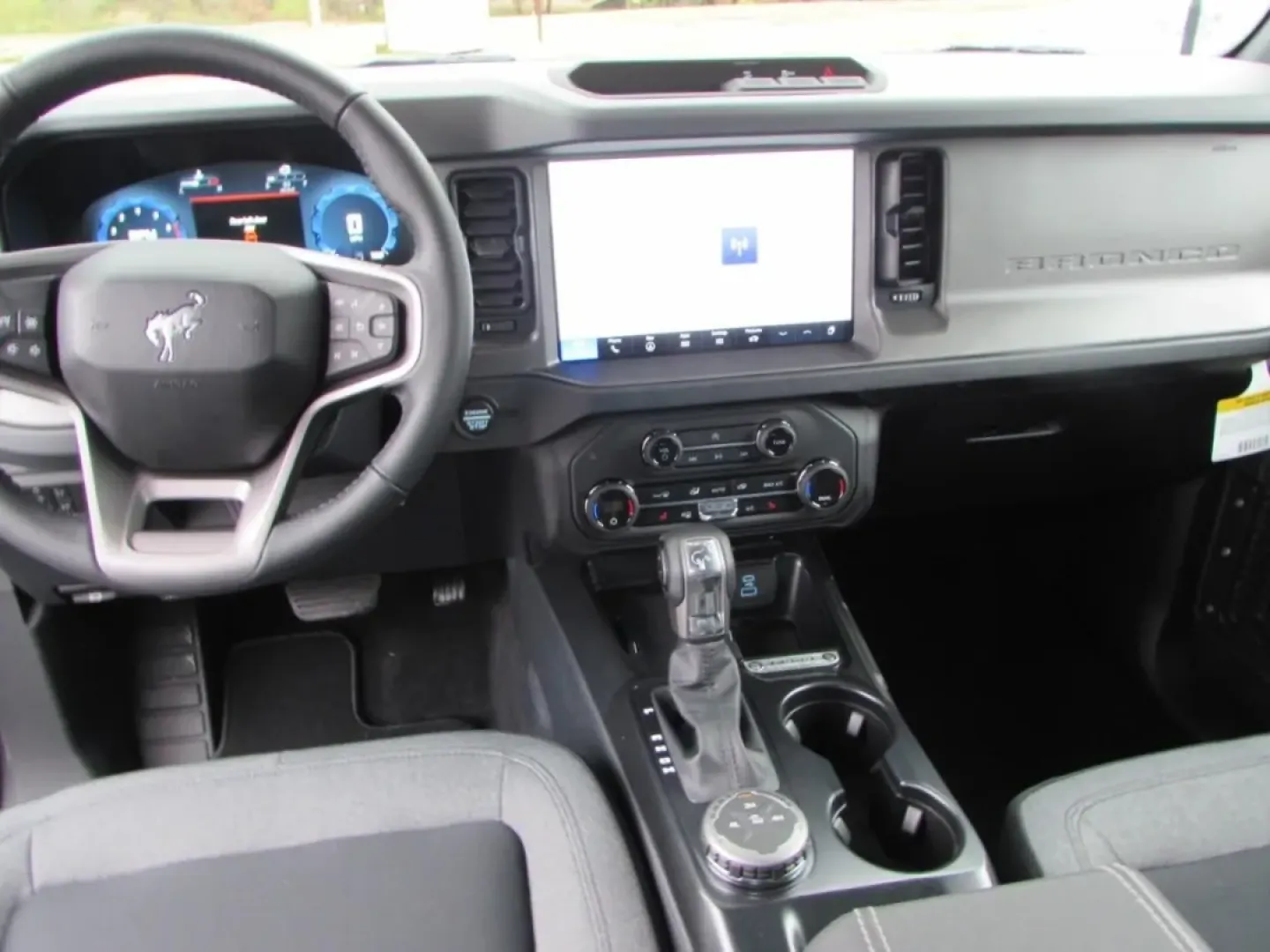 2025 /Dark Gray W/Black Onyx Ford Bronco Big Bend (1FMDE7BH9SL) with an 2.3L EcoBoost I-4 engine, located at 12836 Highway 21, De Soto, MO, 63020, (636) 337-7777, 38.151867, -90.575615 - **Adventure Awaits with the 2025 Ford Bronco Big Bend at Pettus Ford De Soto!**<br /> <br /> Are you ready to conquer the great outdoors while enjoying all the comforts of a modern SUV? The 2025 Ford Bronco Big Bend is the perfect vehicle for those who crave adventure and versatility, whether you're - Photo#22