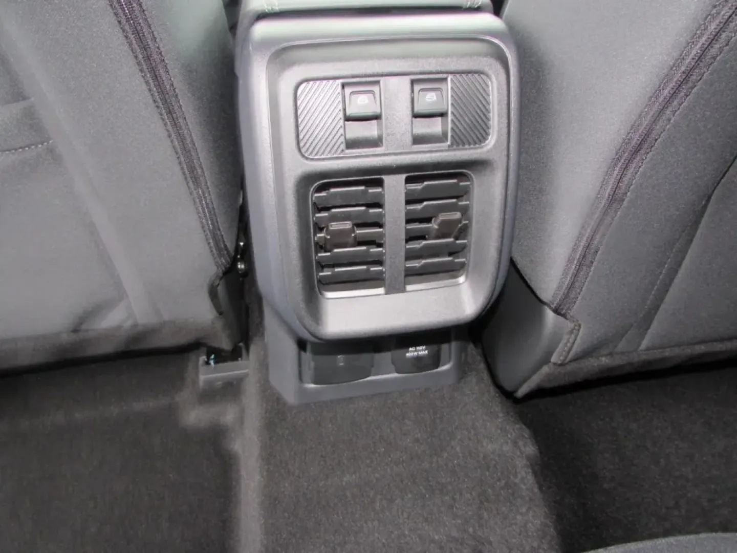 2025 /Dark Gray W/Black Onyx Ford Bronco Big Bend (1FMDE7BH9SL) with an 2.3L EcoBoost I-4 engine, located at 12836 Highway 21, De Soto, MO, 63020, (636) 337-7777, 38.151867, -90.575615 - **Adventure Awaits with the 2025 Ford Bronco Big Bend at Pettus Ford De Soto!**<br /> <br /> Are you ready to conquer the great outdoors while enjoying all the comforts of a modern SUV? The 2025 Ford Bronco Big Bend is the perfect vehicle for those who crave adventure and versatility, whether you're - Photo#25