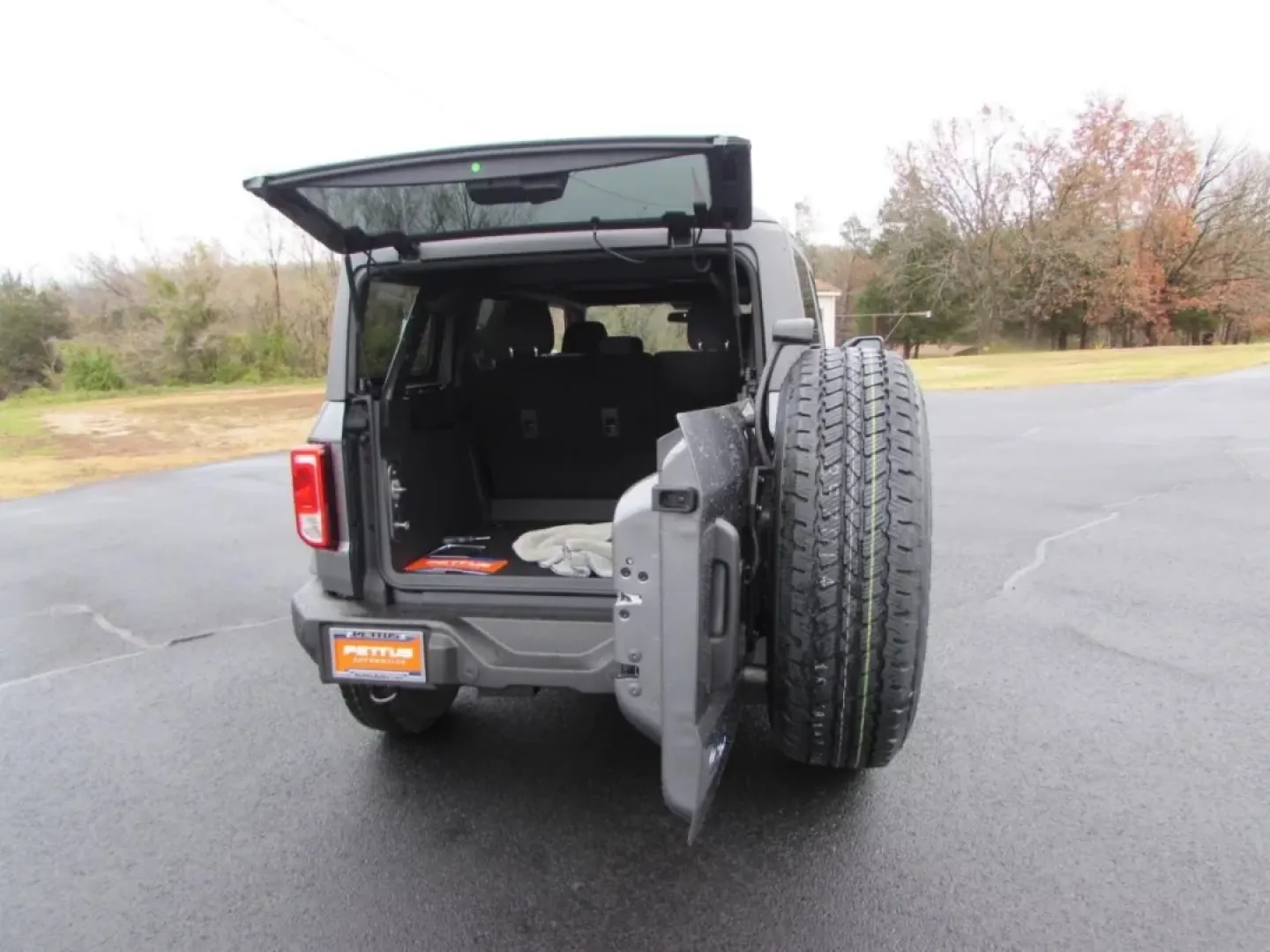 2025 /Dark Gray W/Black Onyx Ford Bronco Big Bend (1FMDE7BH9SL) with an 2.3L EcoBoost I-4 engine, located at 12836 Highway 21, De Soto, MO, 63020, (636) 337-7777, 38.151867, -90.575615 - **Adventure Awaits with the 2025 Ford Bronco Big Bend at Pettus Ford De Soto!**<br /> <br /> Are you ready to conquer the great outdoors while enjoying all the comforts of a modern SUV? The 2025 Ford Bronco Big Bend is the perfect vehicle for those who crave adventure and versatility, whether you're - Photo#26