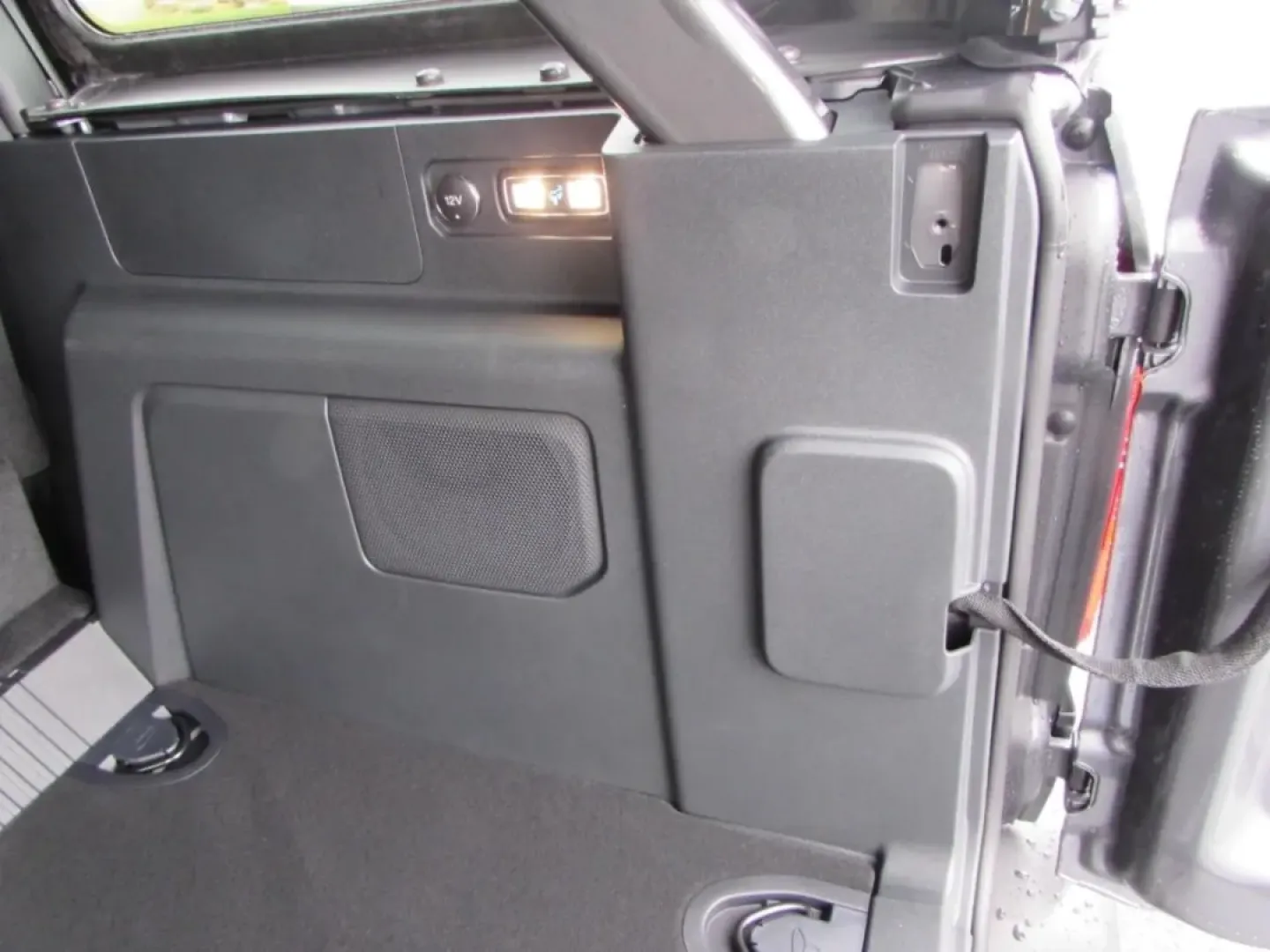 2025 /Dark Gray W/Black Onyx Ford Bronco Big Bend (1FMDE7BH9SL) with an 2.3L EcoBoost I-4 engine, located at 12836 Highway 21, De Soto, MO, 63020, (636) 337-7777, 38.151867, -90.575615 - **Adventure Awaits with the 2025 Ford Bronco Big Bend at Pettus Ford De Soto!**<br /> <br /> Are you ready to conquer the great outdoors while enjoying all the comforts of a modern SUV? The 2025 Ford Bronco Big Bend is the perfect vehicle for those who crave adventure and versatility, whether you're - Photo#29