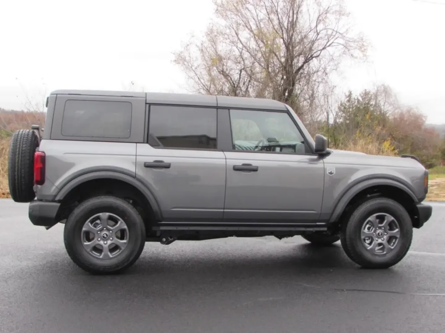 2025 /Dark Gray W/Black Onyx Ford Bronco Big Bend (1FMDE7BH9SL) with an 2.3L EcoBoost I-4 engine, located at 12836 Highway 21, De Soto, MO, 63020, (636) 337-7777, 38.151867, -90.575615 - **Adventure Awaits with the 2025 Ford Bronco Big Bend at Pettus Ford De Soto!**<br /> <br /> Are you ready to conquer the great outdoors while enjoying all the comforts of a modern SUV? The 2025 Ford Bronco Big Bend is the perfect vehicle for those who crave adventure and versatility, whether you're - Photo#7