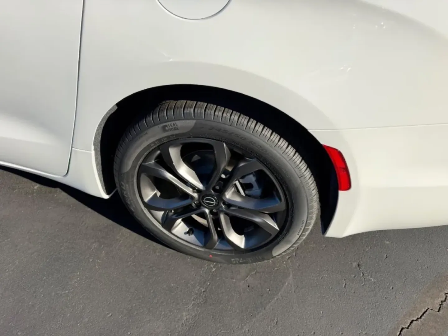 2026 /Black Leather Chrysler Pacifica Select (2C4RC1BG1TR) with an 3.6L V6 24V VVT UPG I engine, Automatic transmission, located at 970 Woodlawn Dr., Farmington, MO, 63640, (573) 431-7800, 37.825642, -90.468674 - Embark on your next family adventure with the 2026 Chrysler Pacifica, a minivan designed to make every journey memorable. Whether you are planning a weekend getaway to explore the scenic Ozarks or simply navigating the daily grind of school drop-offs and errands in Farmington, MO, this vehicle is yo - Photo#6