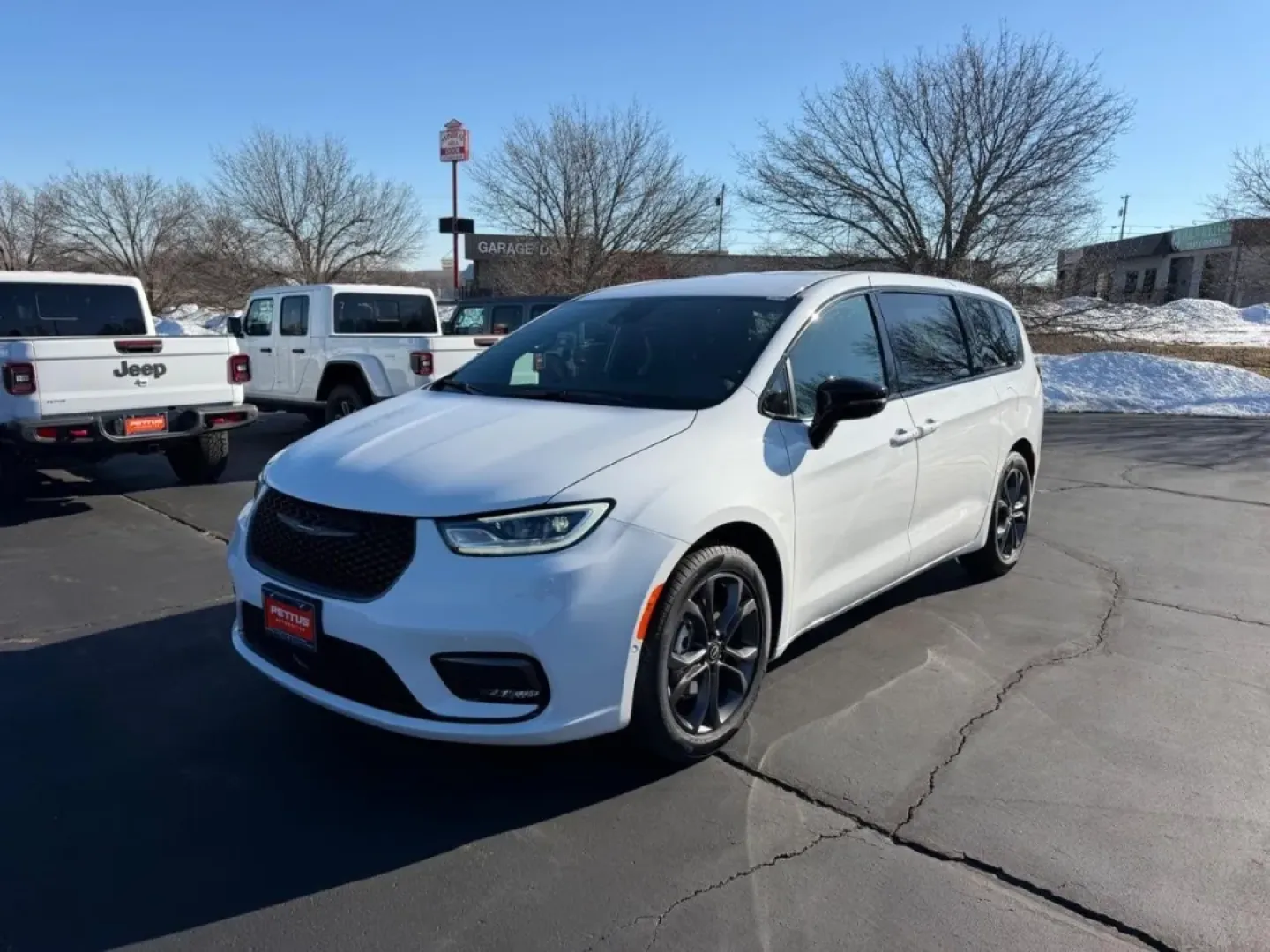 2026 /Black Leather Chrysler Pacifica Select (2C4RC1BG1TR) with an 3.6L V6 24V VVT UPG I engine, Automatic transmission, located at 970 Woodlawn Dr., Farmington, MO, 63640, (573) 431-7800, 37.825642, -90.468674 - Embark on your next family adventure with the 2026 Chrysler Pacifica, a minivan designed to make every journey memorable. Whether you are planning a weekend getaway to explore the scenic Ozarks or simply navigating the daily grind of school drop-offs and errands in Farmington, MO, this vehicle is yo - Photo#7