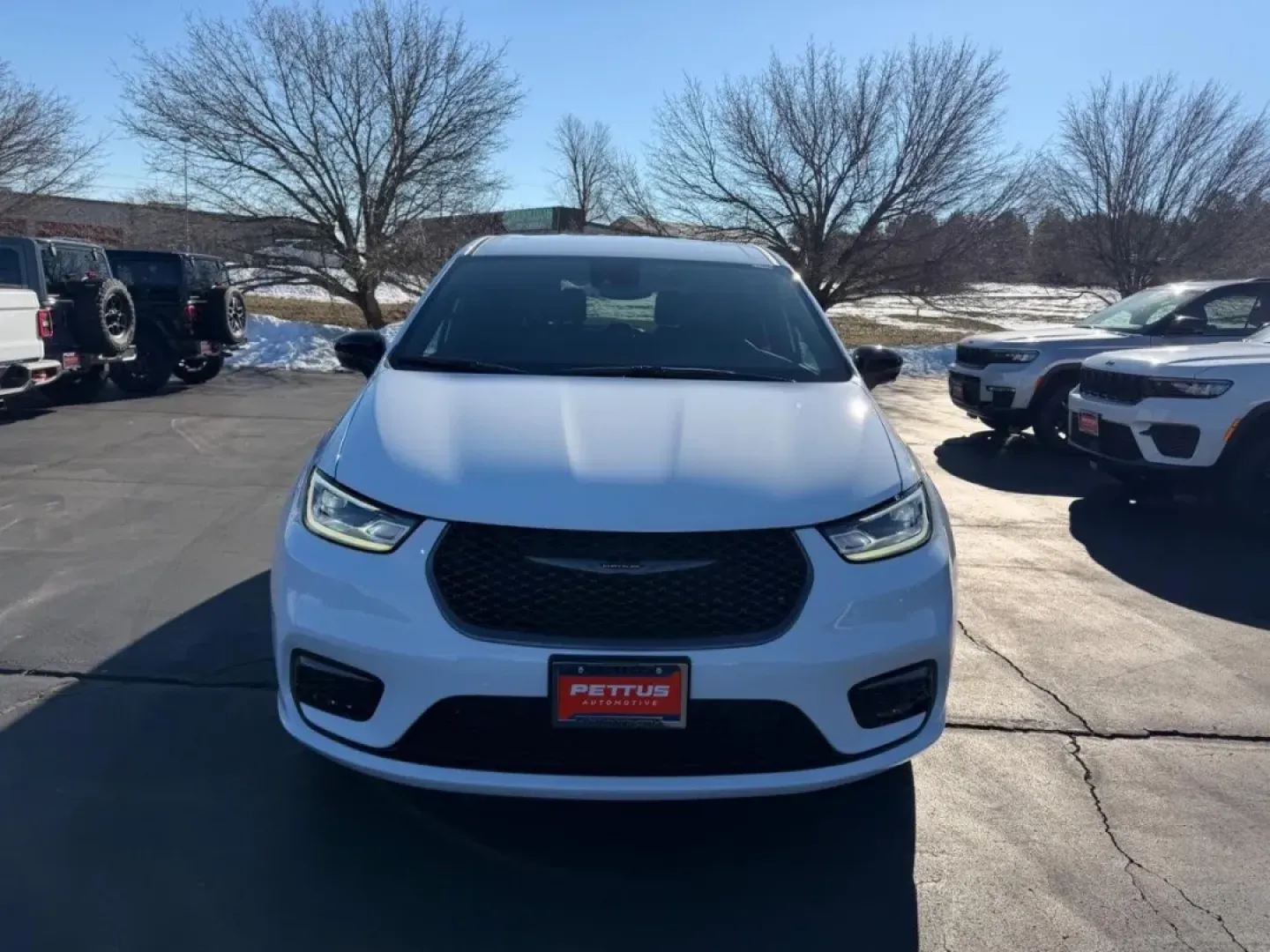 2026 /Black Leather Chrysler Pacifica Select (2C4RC1BG1TR) with an 3.6L V6 24V VVT UPG I engine, Automatic transmission, located at 970 Woodlawn Dr., Farmington, MO, 63640, (573) 431-7800, 37.825642, -90.468674 - Embark on your next family adventure with the 2026 Chrysler Pacifica, a minivan designed to make every journey memorable. Whether you are planning a weekend getaway to explore the scenic Ozarks or simply navigating the daily grind of school drop-offs and errands in Farmington, MO, this vehicle is yo - Photo#8