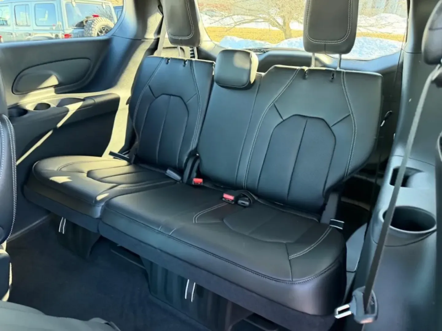 2026 /Black Leather Chrysler Pacifica Select (2C4RC1BG1TR) with an 3.6L V6 24V VVT UPG I engine, Automatic transmission, located at 970 Woodlawn Dr., Farmington, MO, 63640, (573) 431-7800, 37.825642, -90.468674 - Embark on your next family adventure with the 2026 Chrysler Pacifica, a minivan designed to make every journey memorable. Whether you are planning a weekend getaway to explore the scenic Ozarks or simply navigating the daily grind of school drop-offs and errands in Farmington, MO, this vehicle is yo - Photo#9