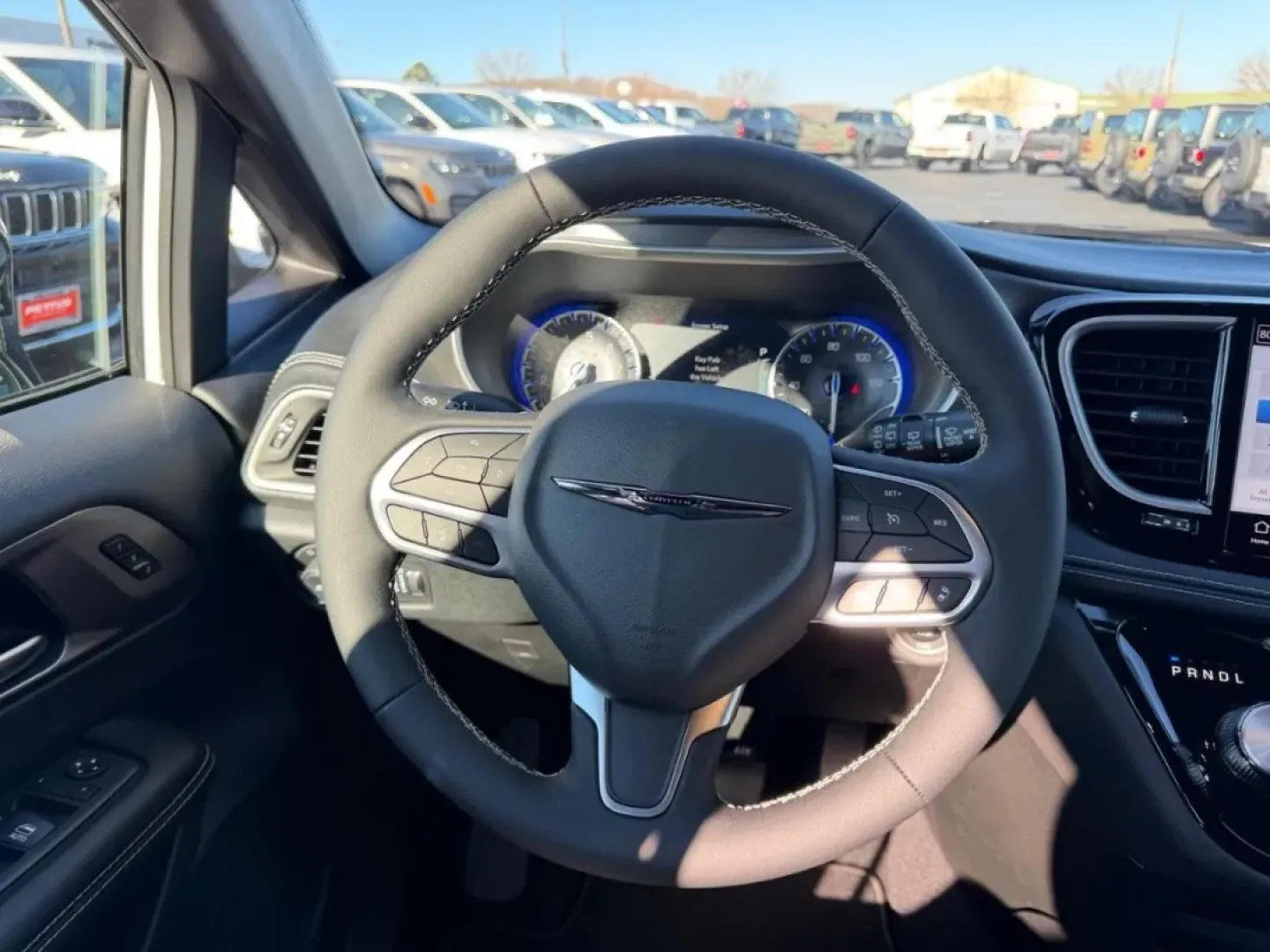 2026 /Black Leather Chrysler Pacifica Select (2C4RC1BG1TR) with an 3.6L V6 24V VVT UPG I engine, Automatic transmission, located at 970 Woodlawn Dr., Farmington, MO, 63640, (573) 431-7800, 37.825642, -90.468674 - Embark on your next family adventure with the 2026 Chrysler Pacifica, a minivan designed to make every journey memorable. Whether you are planning a weekend getaway to explore the scenic Ozarks or simply navigating the daily grind of school drop-offs and errands in Farmington, MO, this vehicle is yo - Photo#13