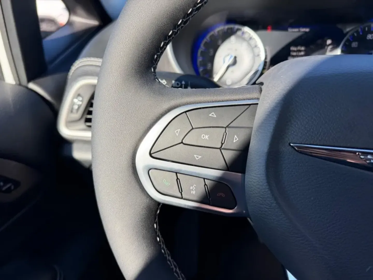 2026 /Black Leather Chrysler Pacifica Select (2C4RC1BG1TR) with an 3.6L V6 24V VVT UPG I engine, Automatic transmission, located at 970 Woodlawn Dr., Farmington, MO, 63640, (573) 431-7800, 37.825642, -90.468674 - Embark on your next family adventure with the 2026 Chrysler Pacifica, a minivan designed to make every journey memorable. Whether you are planning a weekend getaway to explore the scenic Ozarks or simply navigating the daily grind of school drop-offs and errands in Farmington, MO, this vehicle is yo - Photo#14