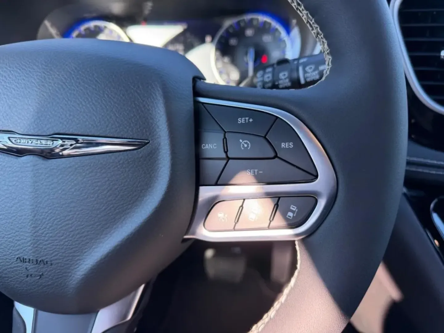 2026 /Black Leather Chrysler Pacifica Select (2C4RC1BG1TR) with an 3.6L V6 24V VVT UPG I engine, Automatic transmission, located at 970 Woodlawn Dr., Farmington, MO, 63640, (573) 431-7800, 37.825642, -90.468674 - Embark on your next family adventure with the 2026 Chrysler Pacifica, a minivan designed to make every journey memorable. Whether you are planning a weekend getaway to explore the scenic Ozarks or simply navigating the daily grind of school drop-offs and errands in Farmington, MO, this vehicle is yo - Photo#15