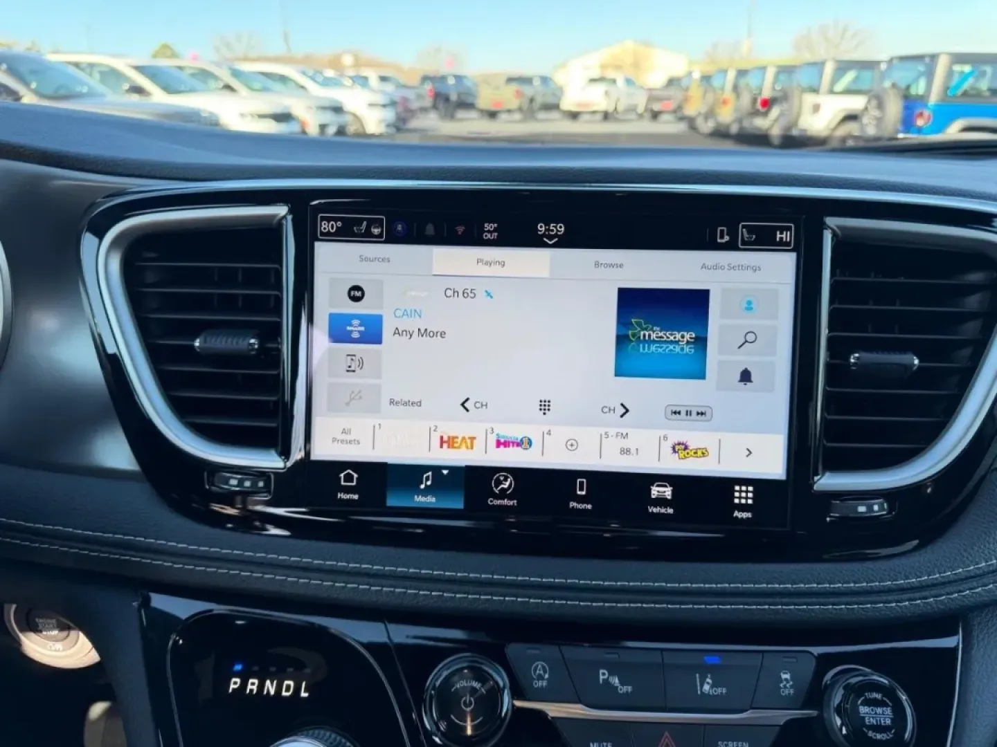 2026 /Black Leather Chrysler Pacifica Select (2C4RC1BG1TR) with an 3.6L V6 24V VVT UPG I engine, Automatic transmission, located at 970 Woodlawn Dr., Farmington, MO, 63640, (573) 431-7800, 37.825642, -90.468674 - Embark on your next family adventure with the 2026 Chrysler Pacifica, a minivan designed to make every journey memorable. Whether you are planning a weekend getaway to explore the scenic Ozarks or simply navigating the daily grind of school drop-offs and errands in Farmington, MO, this vehicle is yo - Photo#16