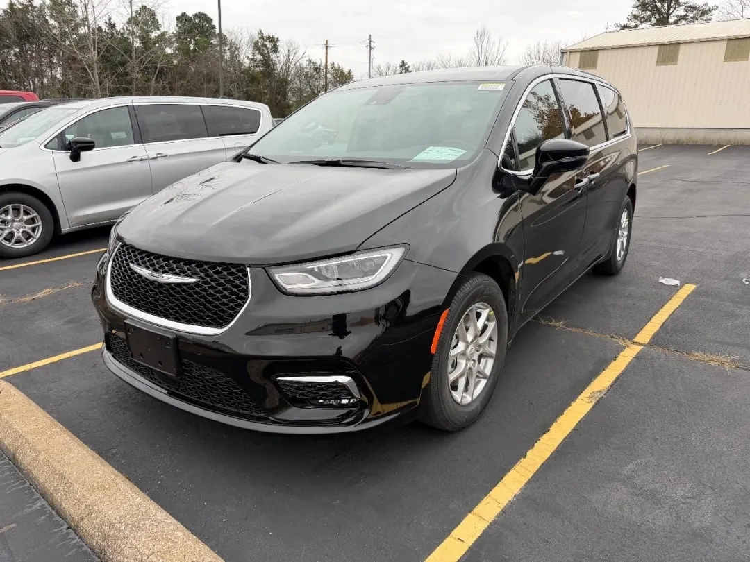 photo of 2026 Chrysler Pacifica Select