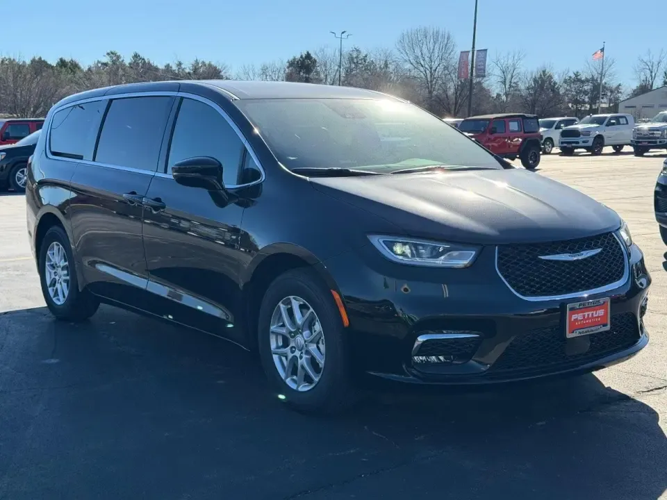 photo of 2026 Chrysler Pacifica Select