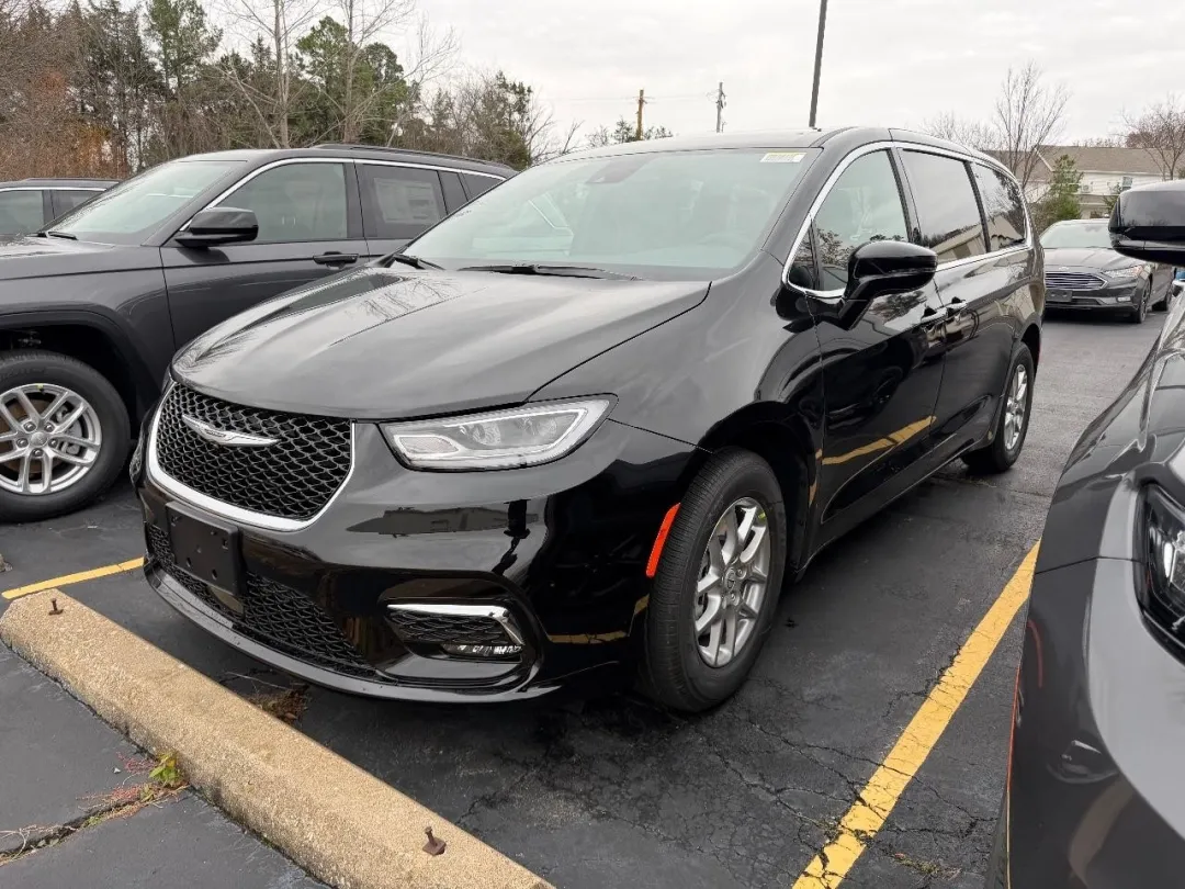 photo of 2026 Chrysler Pacifica Select