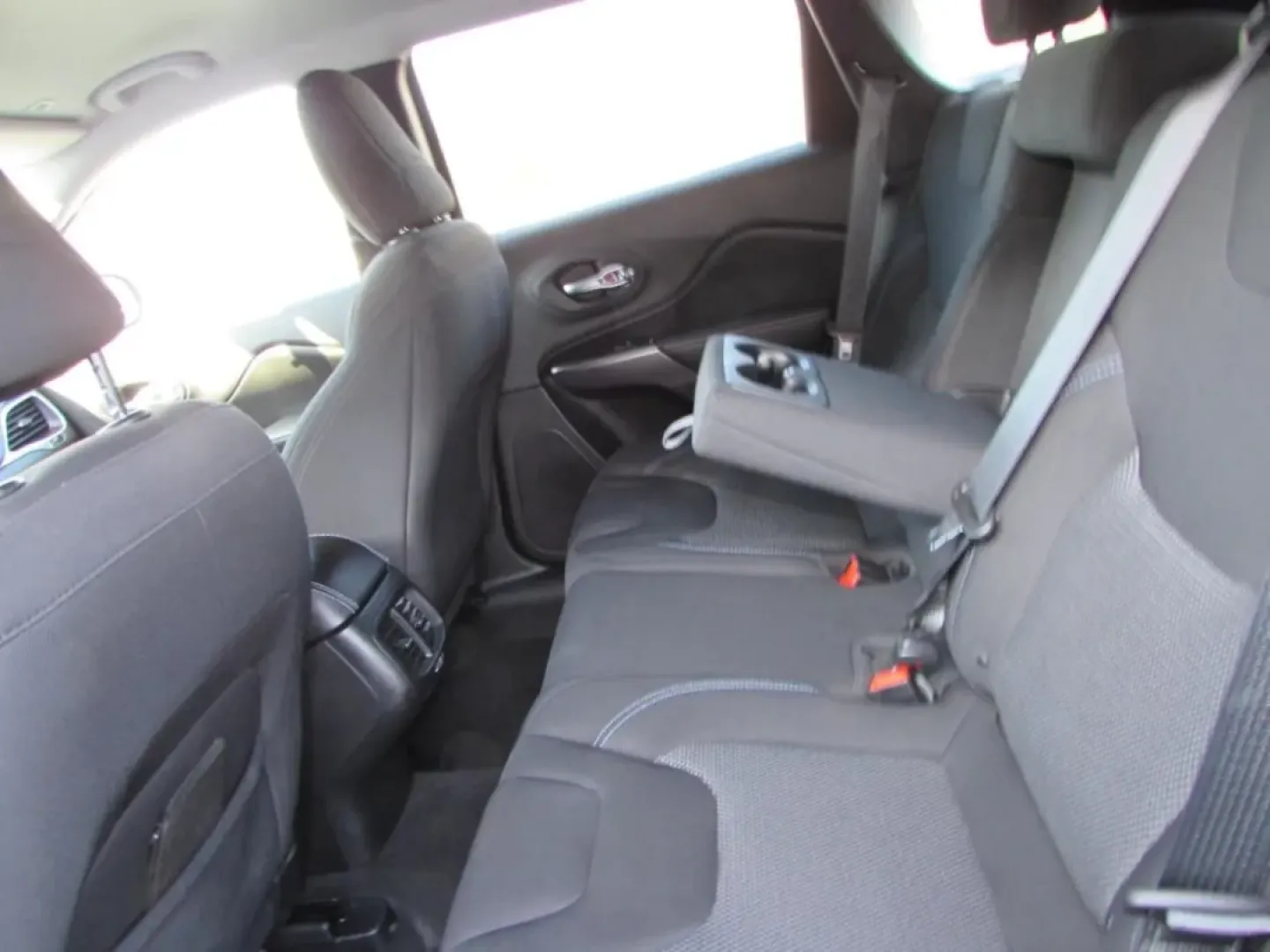 2019 /Black Jeep Cherokee Latitude (1C4PJMCBXKD) with an Other engine, Automatic transmission, located at 12830 Highway 21, De Soto, MO, 63020, (636) 337-7777, 38.153099, -90.573624 - **Adventure Awaits: Discover the 2019 Jeep Cherokee Latitude at Pettus CDJR DeSoto!**<br /> <br /> Are you ready to elevate your weekend getaways and daily commutes? This 2019 Jeep Cherokee Latitude is the perfect companion for those seeking a blend of comfort, capability, and style. Whether you're - Photo#26